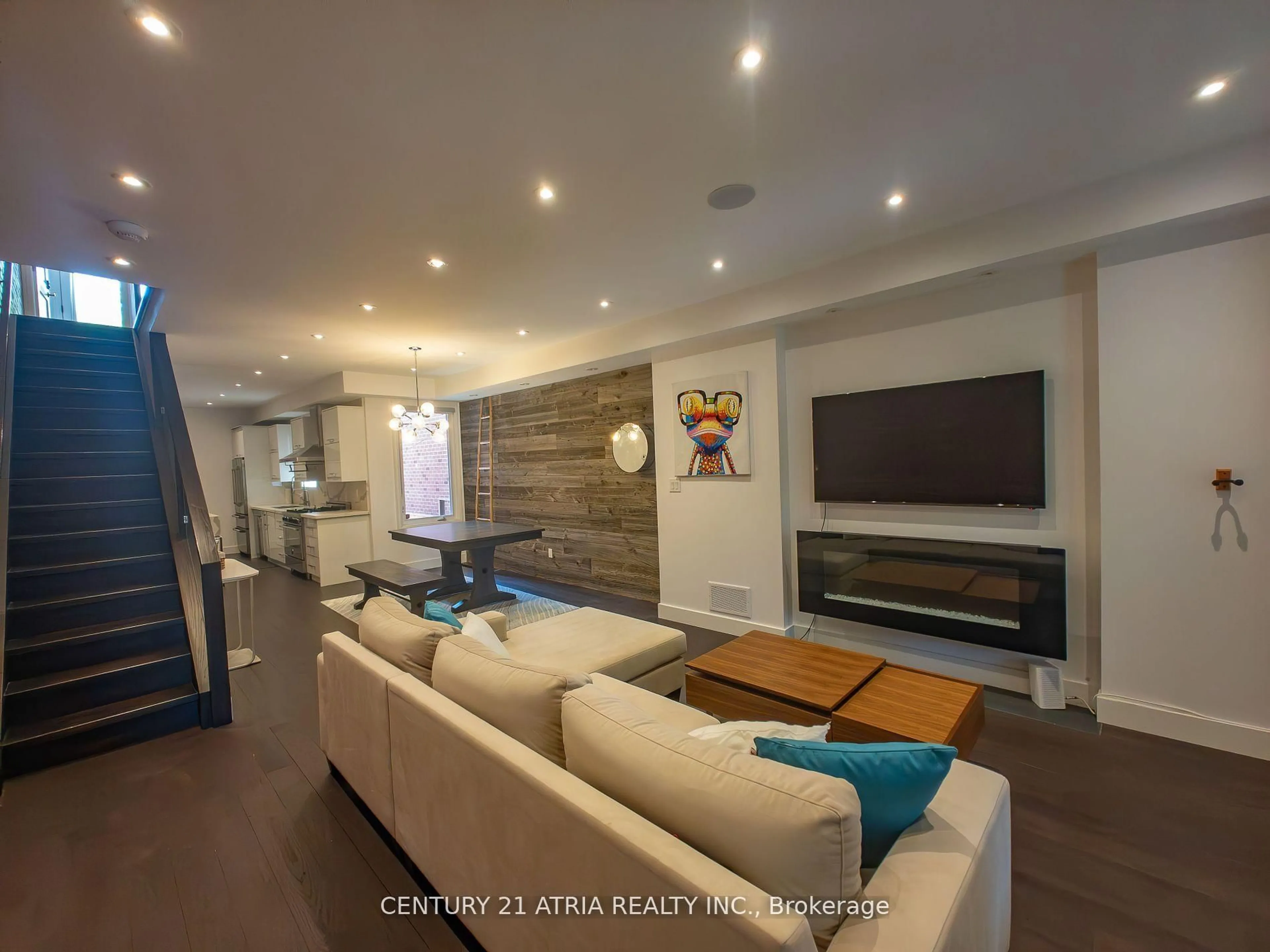 Living room with furniture, unknown for 329A Clinton St, Toronto Ontario M6G 2Y7