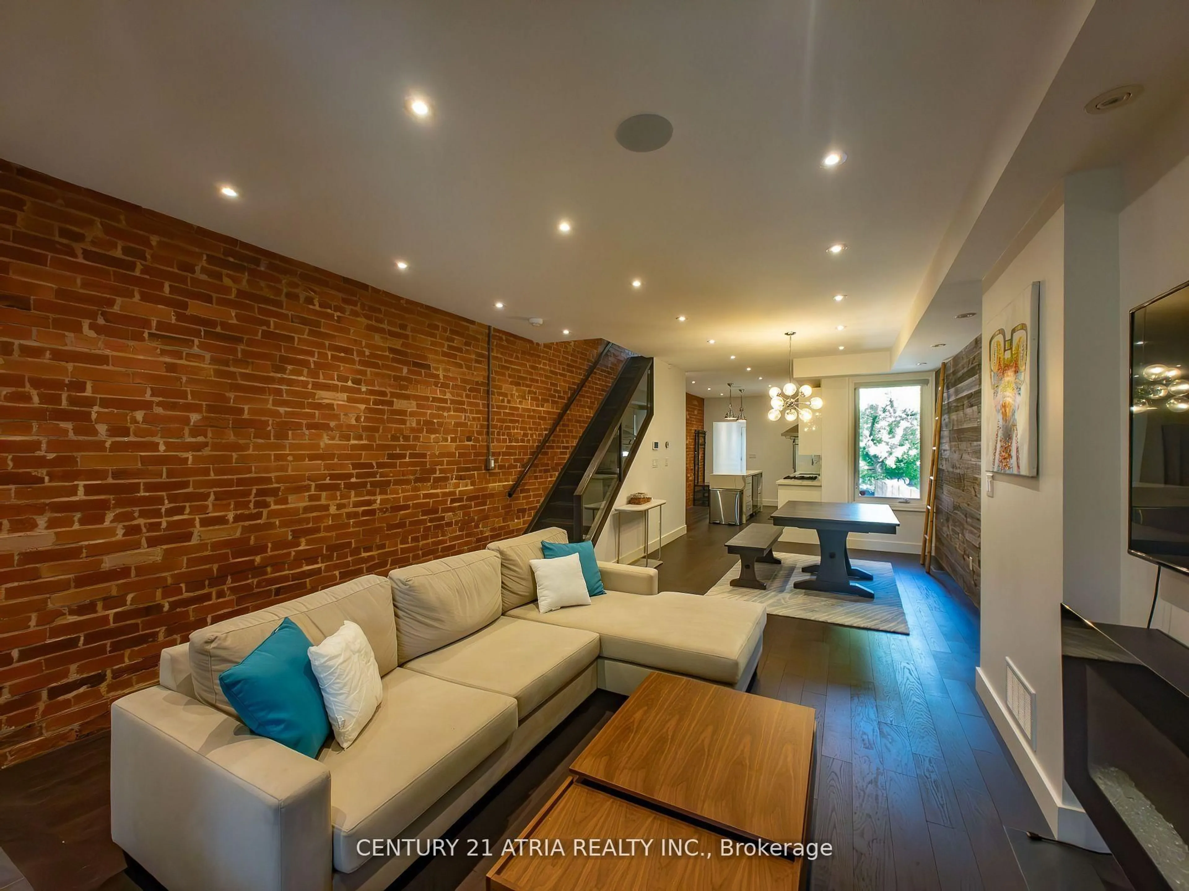 Living room with furniture, unknown for 329A Clinton St, Toronto Ontario M6G 2Y7