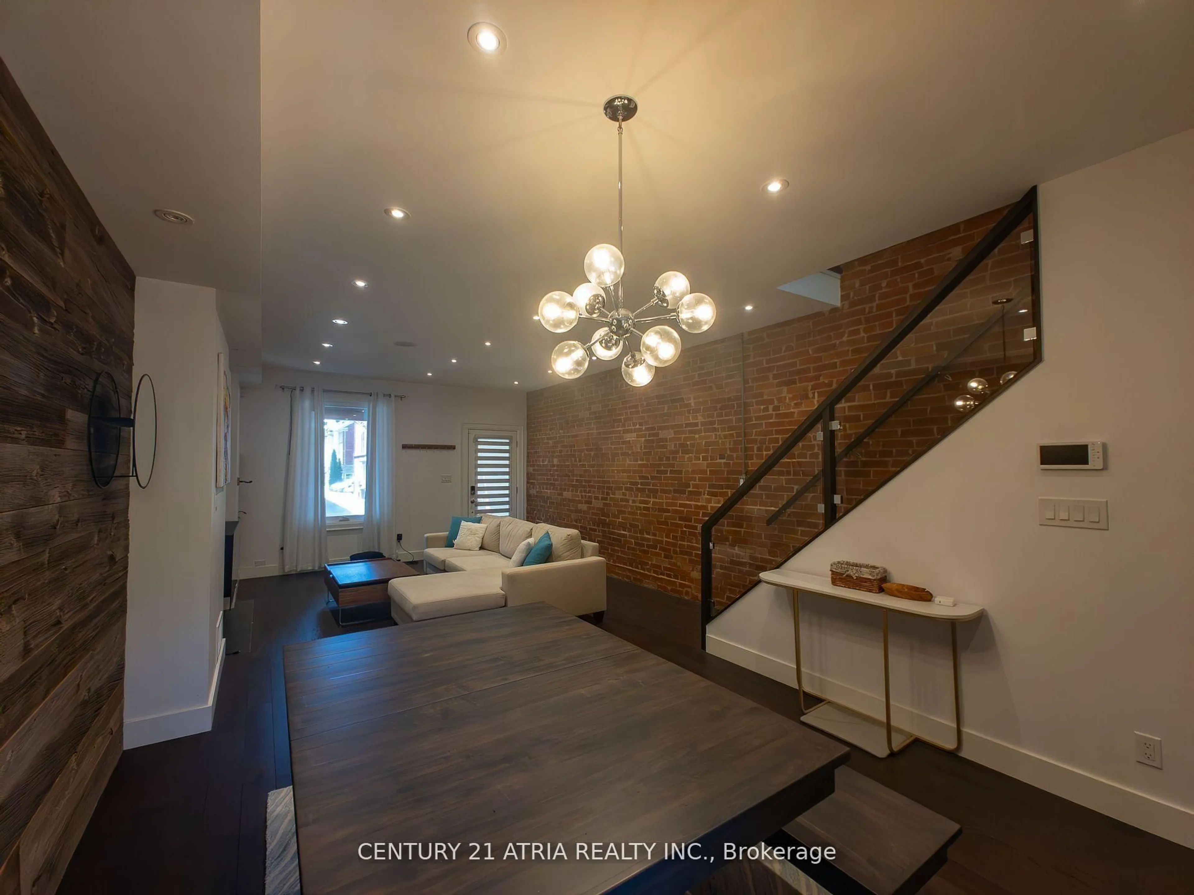Unknown for 329A Clinton St, Toronto Ontario M6G 2Y7