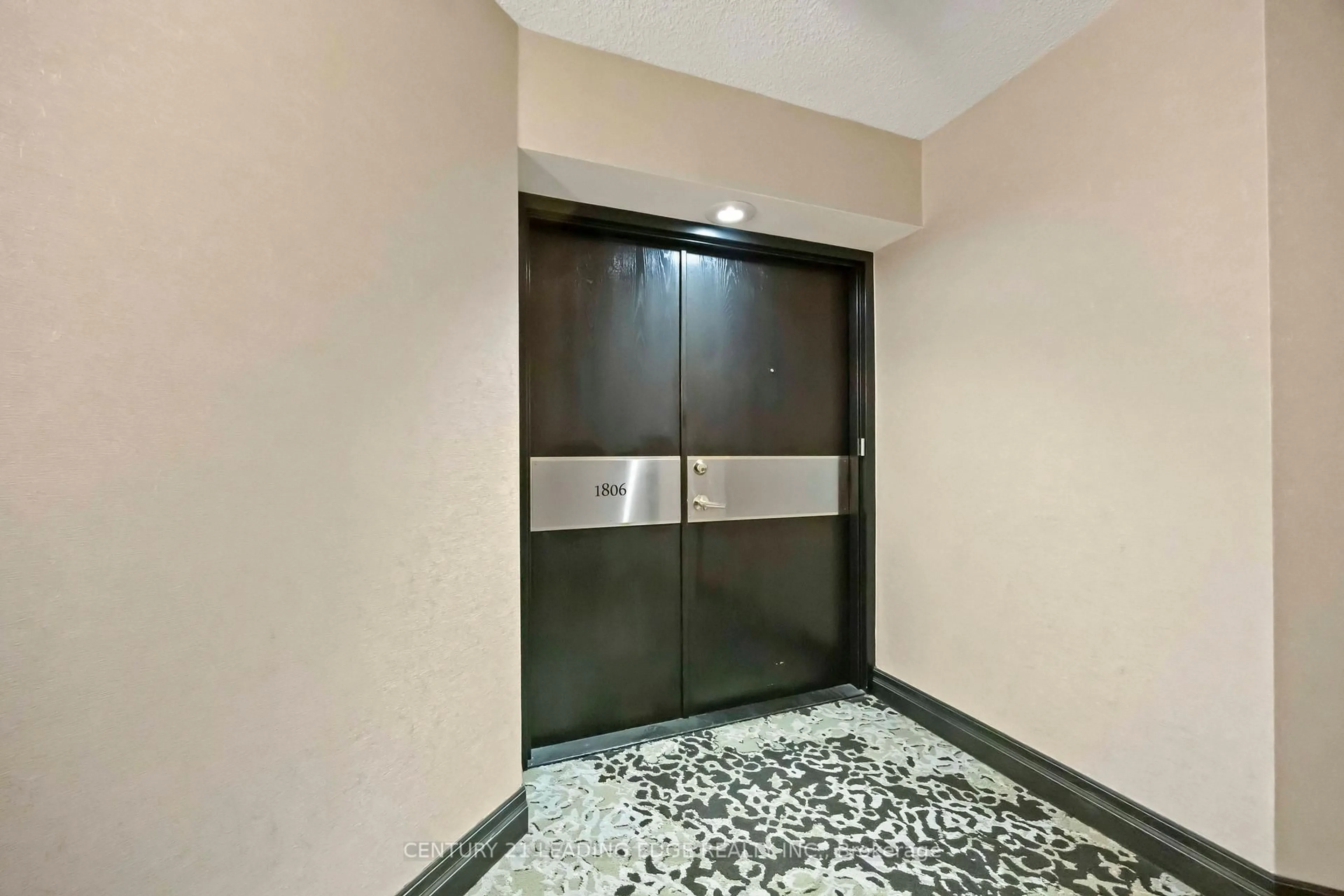 Indoor foyer for 131 Beecroft Rd #1806, Toronto Ontario M2N 6G9