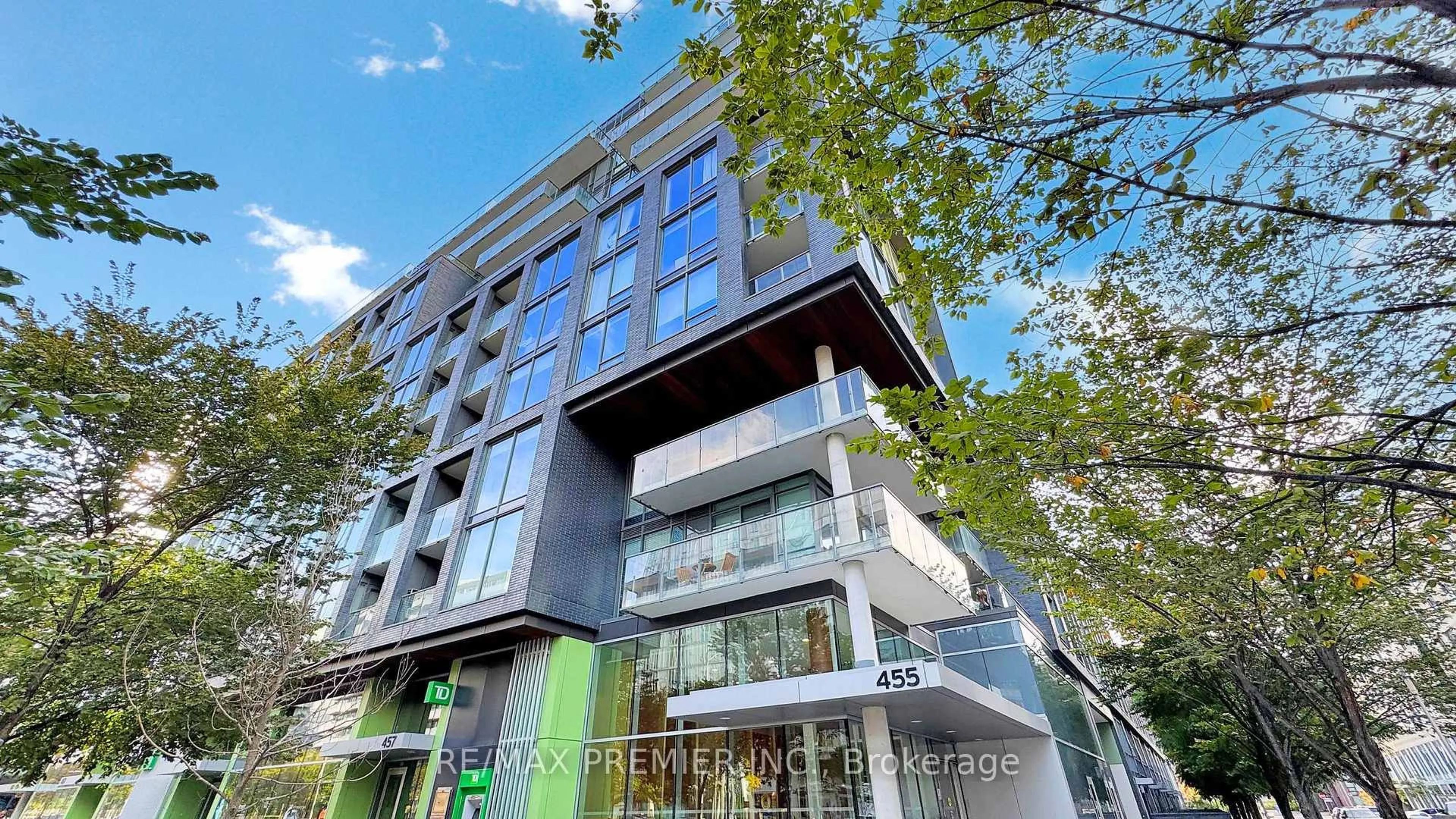 Indoor foyer for 455 Front St #N410, Toronto Ontario M5A 0G2