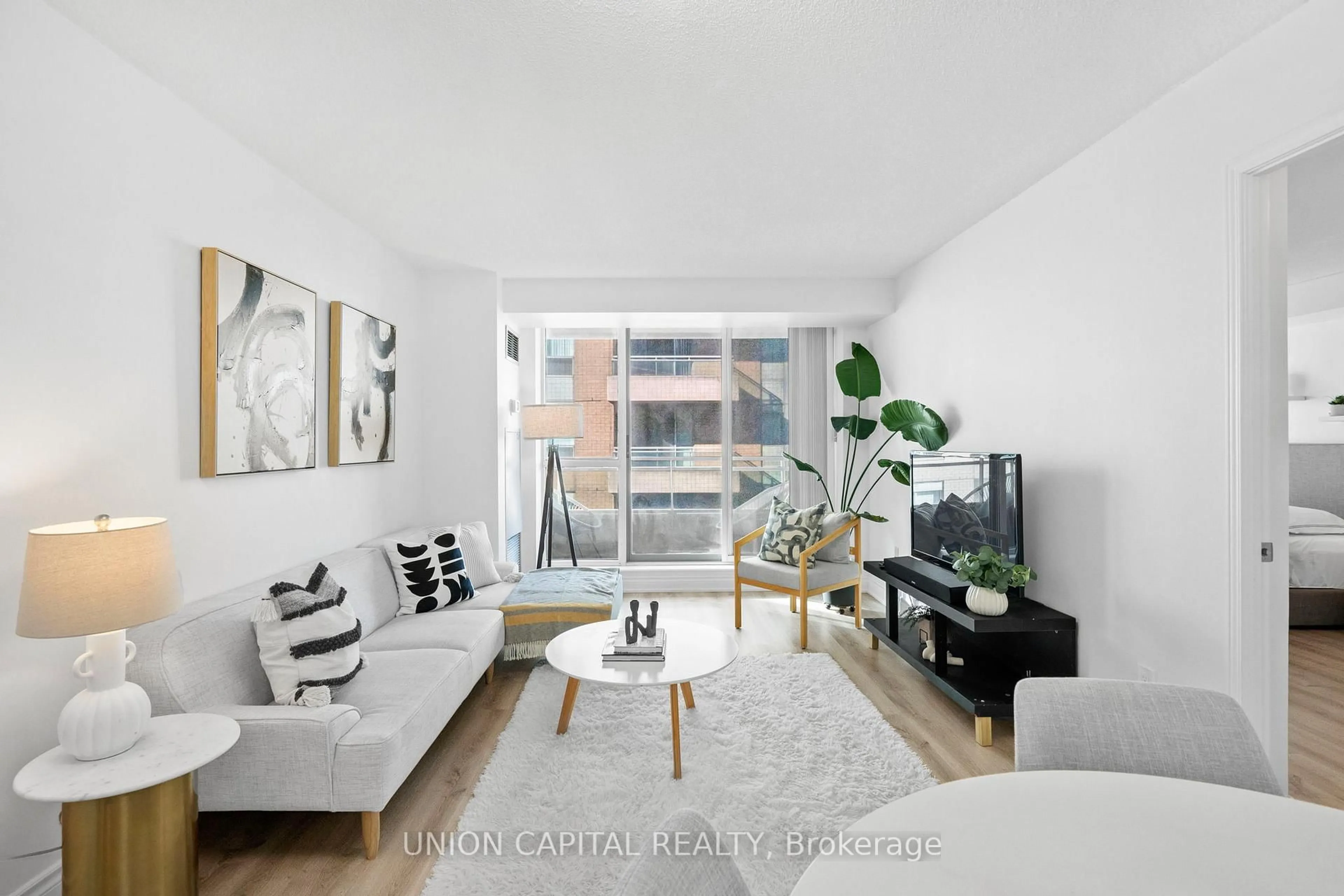 Living room with furniture, unknown for 39 PEMBERTON Ave #LPH17, Toronto Ontario M2M 4L6