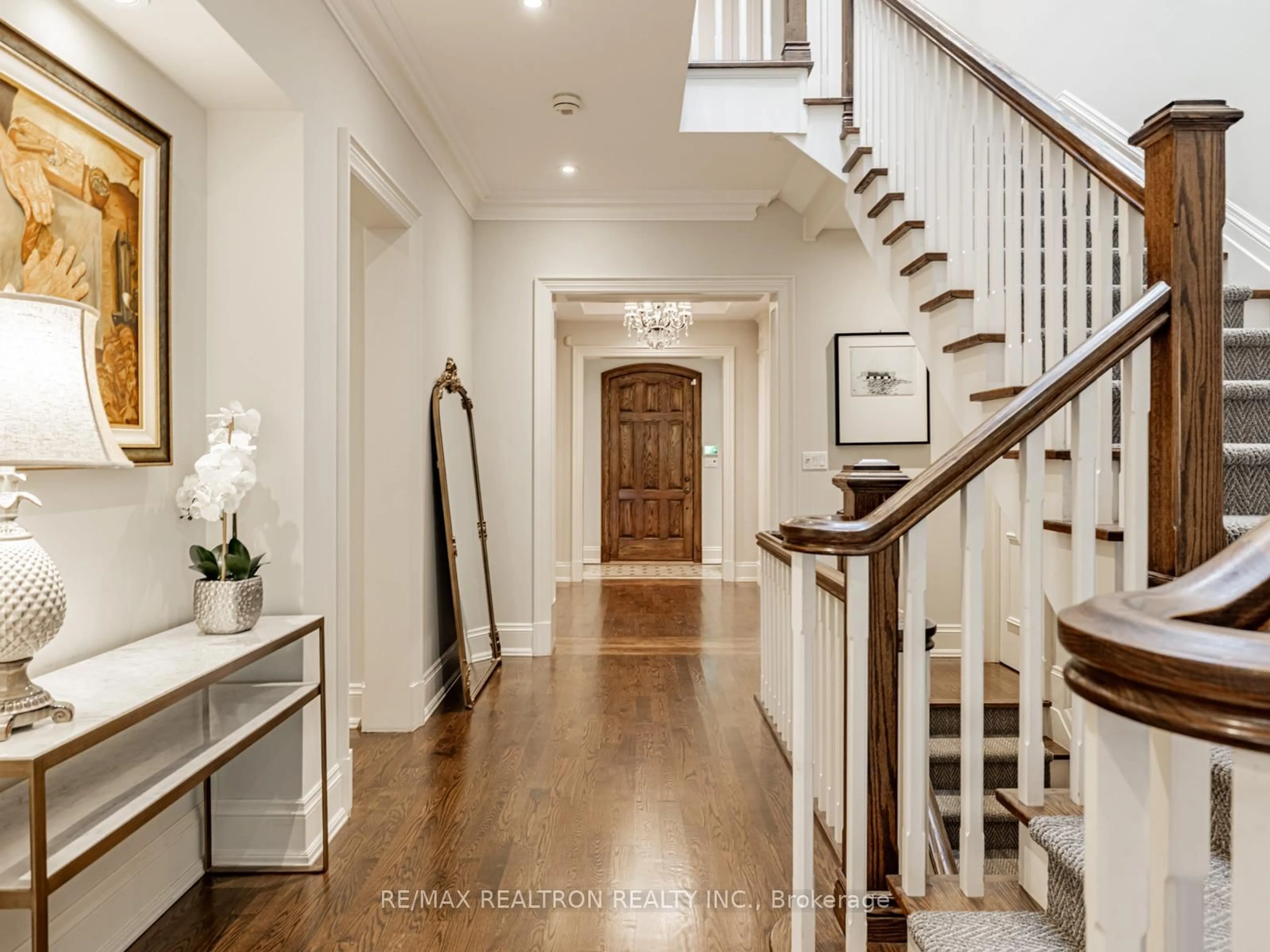 Indoor entryway for 298 Dawlish Ave, Toronto Ontario M4N 1J5