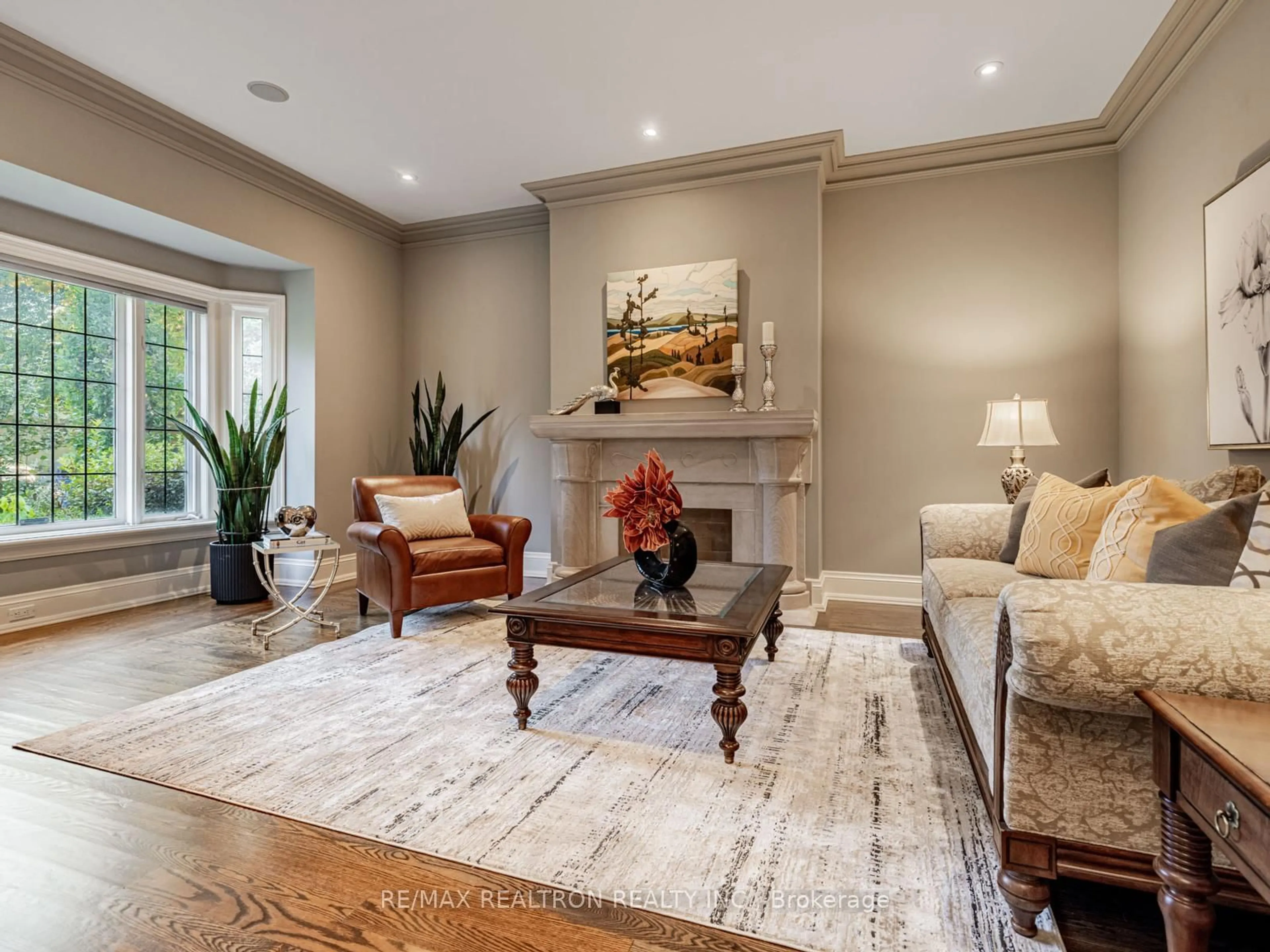 Living room with furniture, unknown for 298 Dawlish Ave, Toronto Ontario M4N 1J5