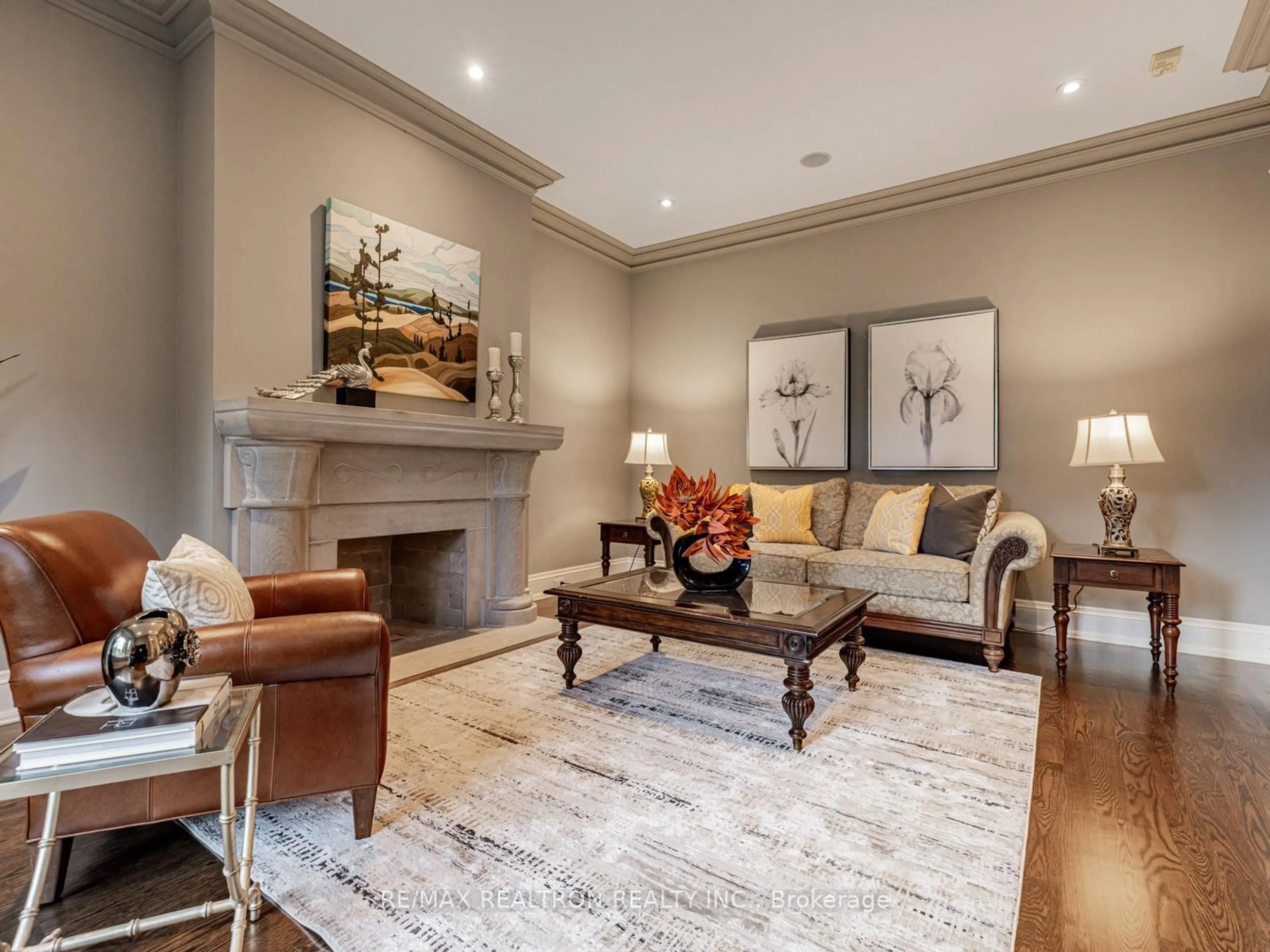 Living room with furniture, unknown for 298 Dawlish Ave, Toronto Ontario M4N 1J5