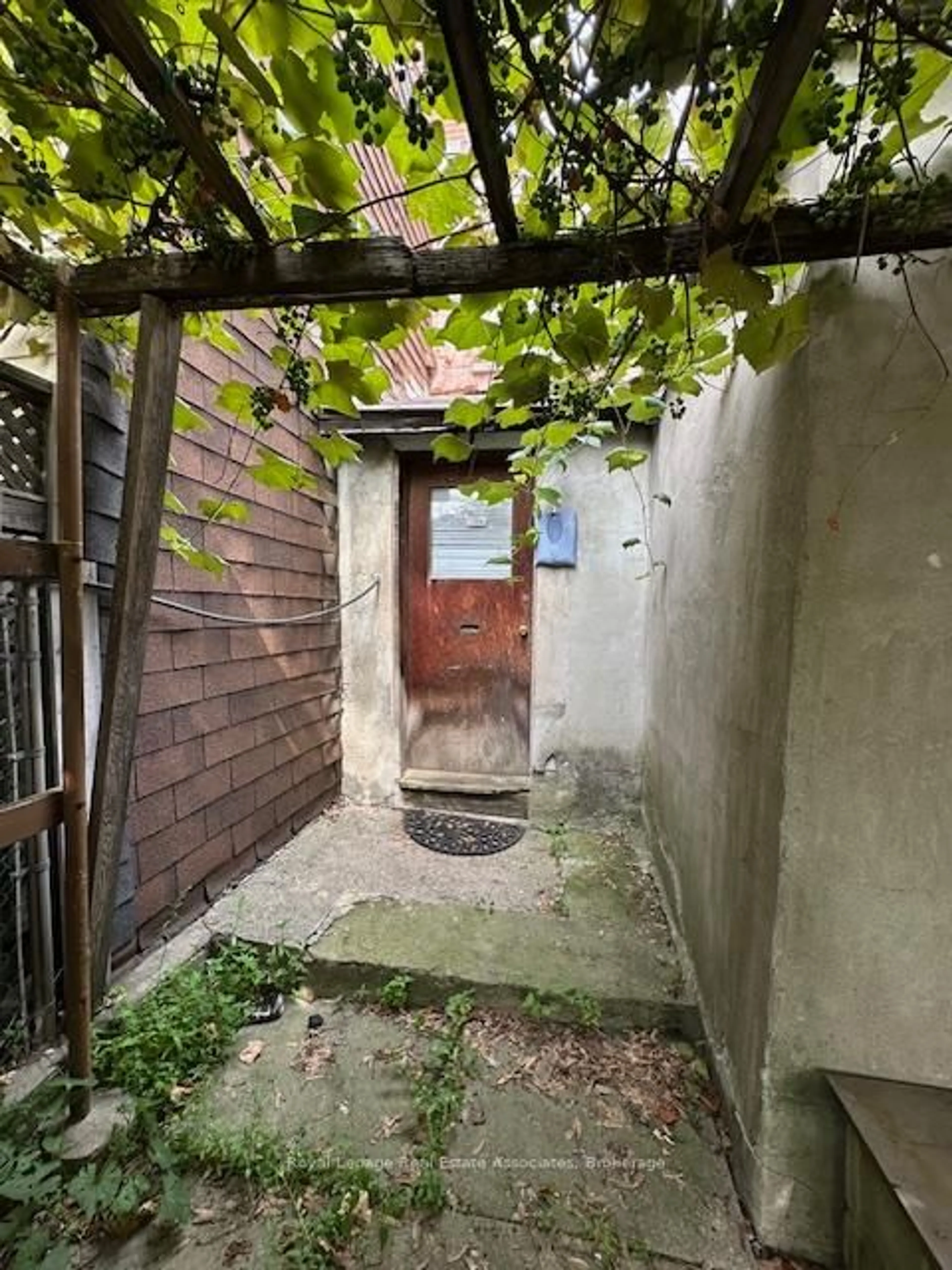 Patio, street for 218 Margueretta St, Toronto Ontario M6H 3S3