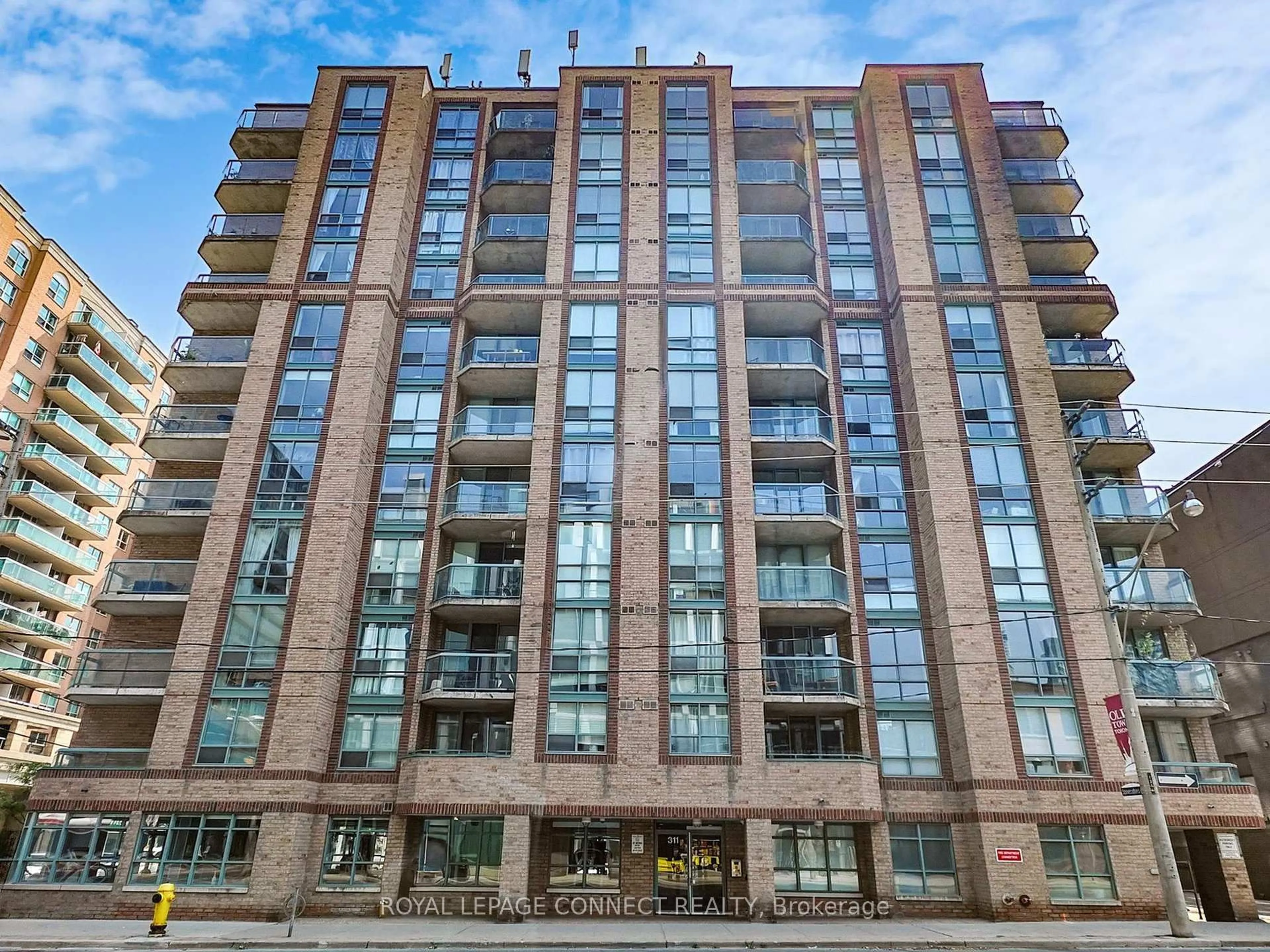 Indoor foyer for 311 Richmond St #809, Toronto Ontario M5A 4S8