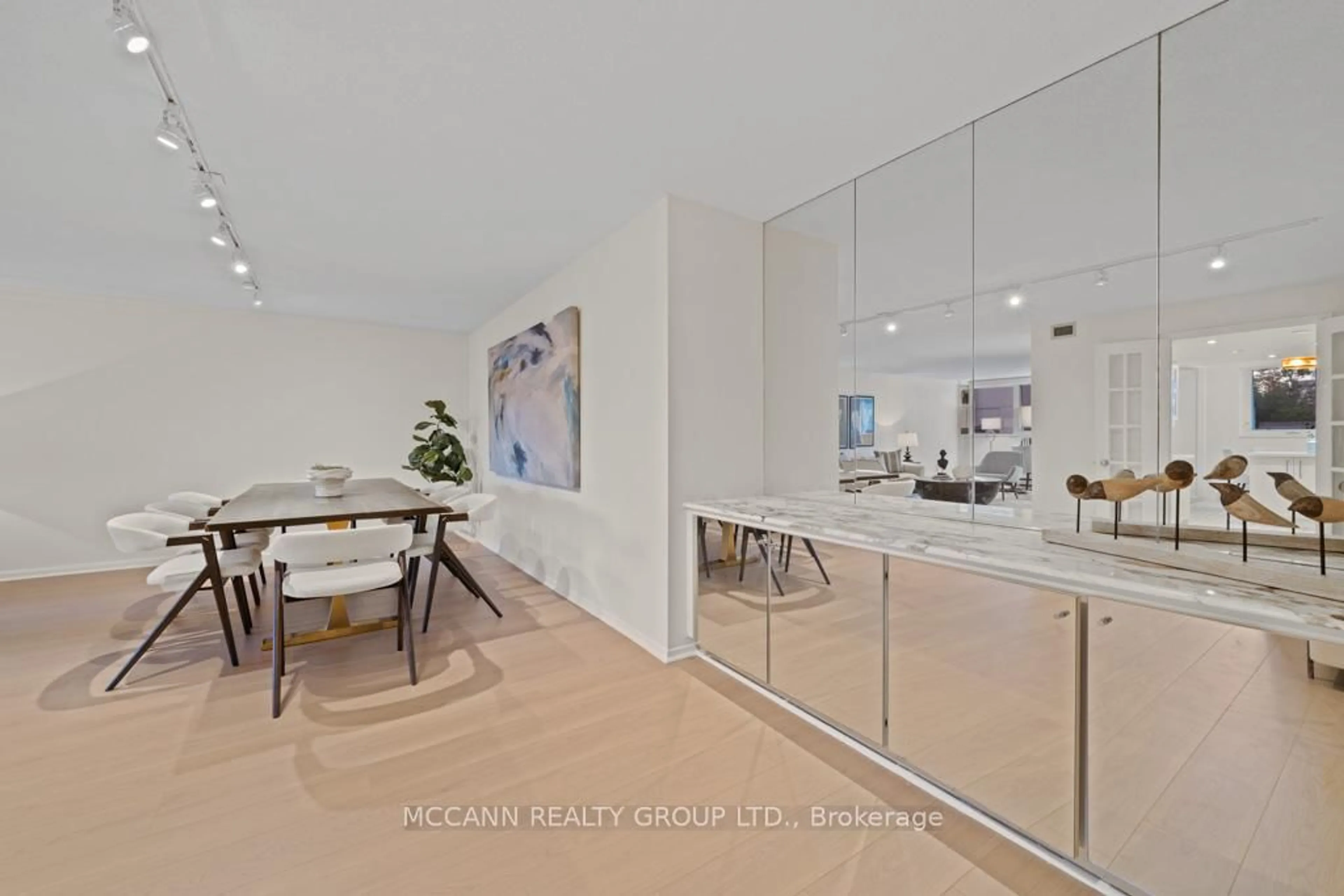 Unknown for 360 Bloor St #301, Toronto Ontario M4W 3M3