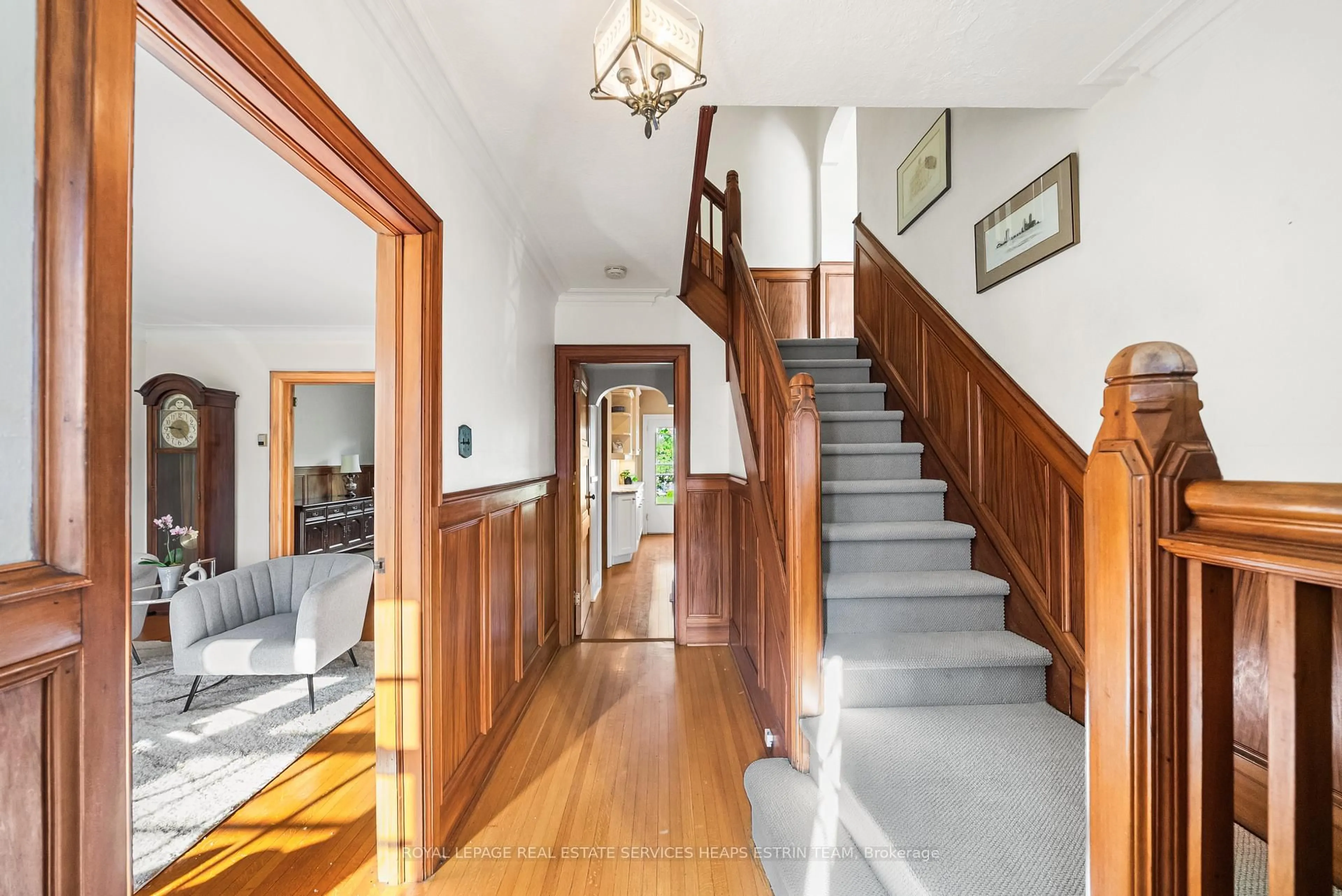 Indoor foyer for 57 Fleming Cres, Toronto Ontario M4G 2B1
