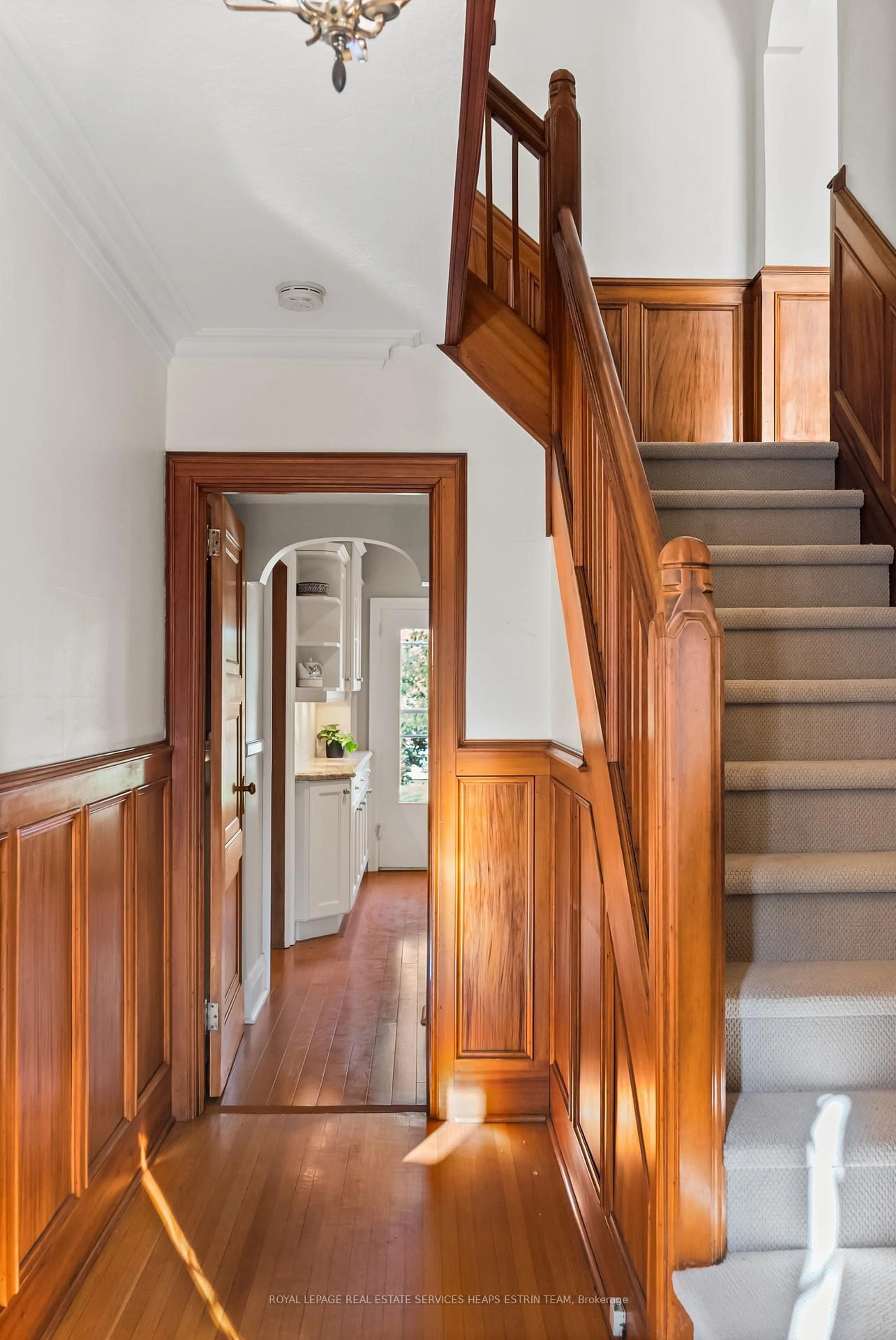 Indoor entryway for 57 Fleming Cres, Toronto Ontario M4G 2B1