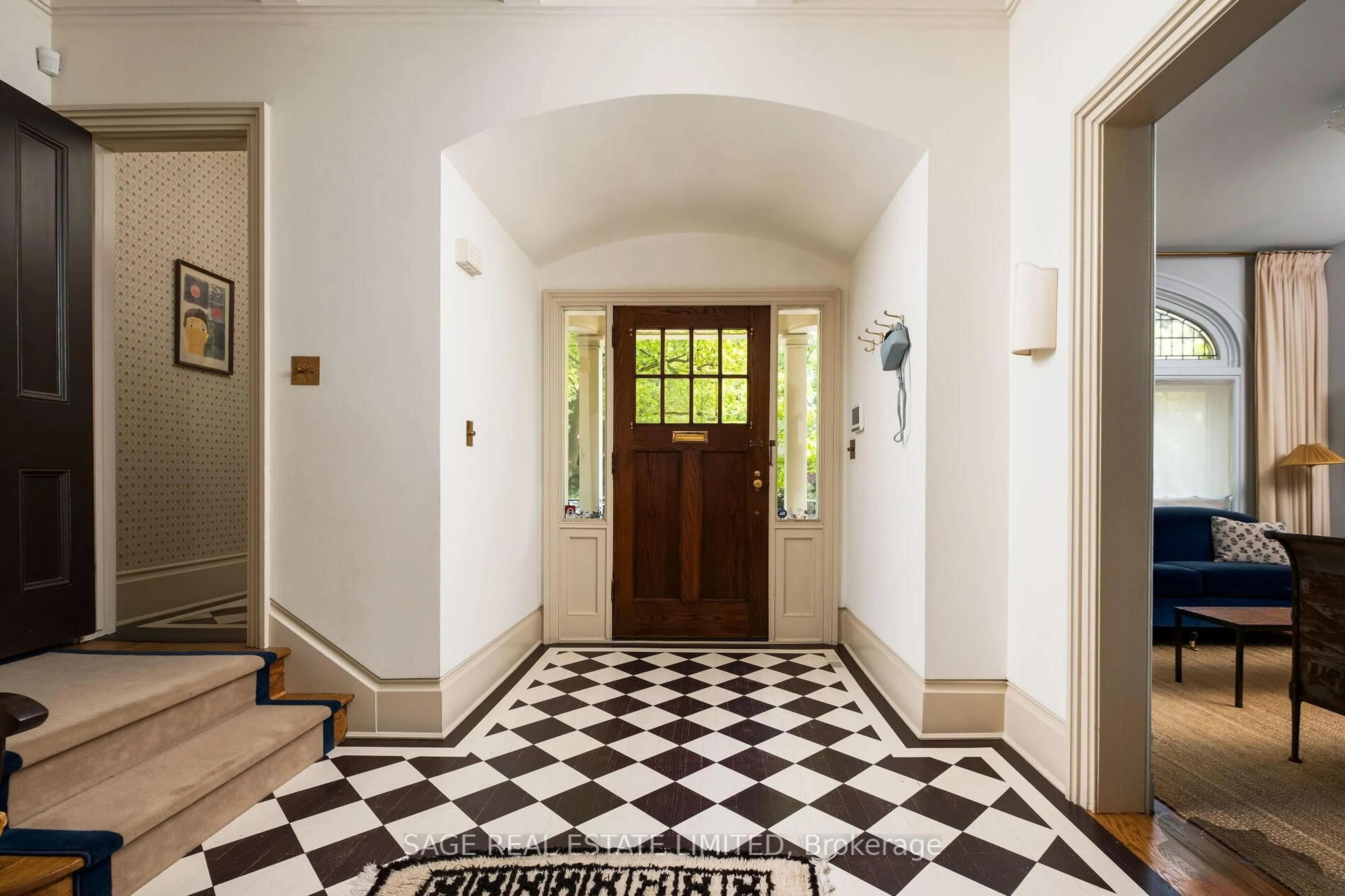 Indoor foyer for 104 Park Rd, Toronto Ontario M4W 2N7