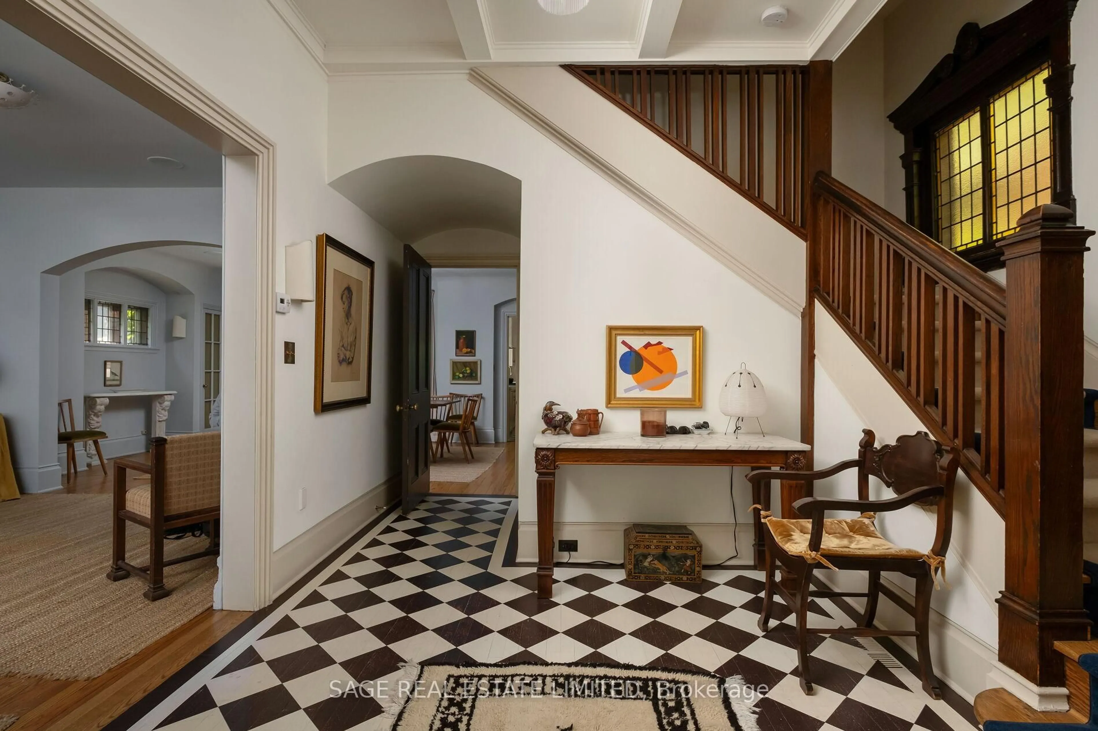 Indoor foyer for 104 Park Rd, Toronto Ontario M4W 2N7