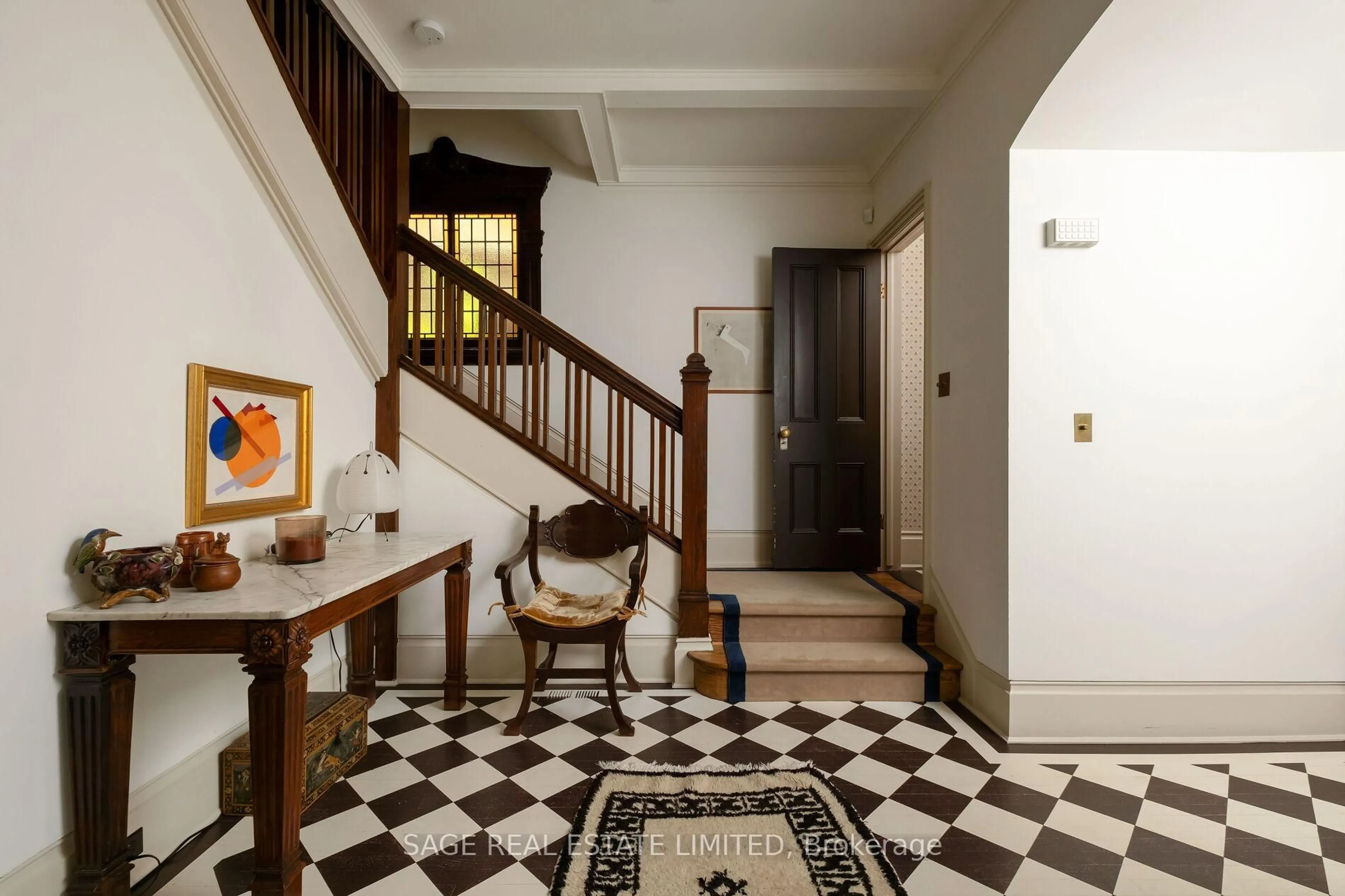 Indoor foyer for 104 Park Rd, Toronto Ontario M4W 2N7