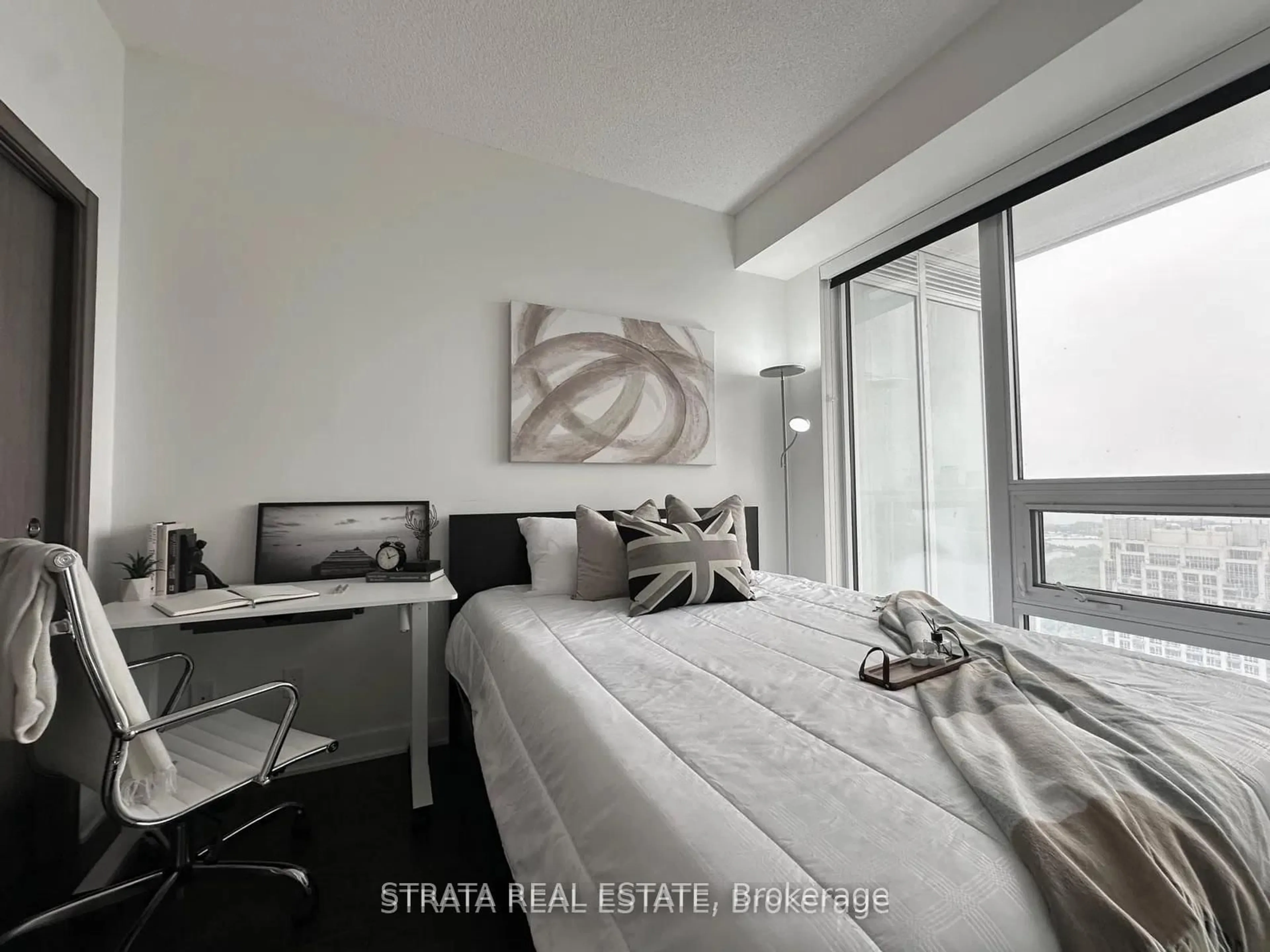 Bedroom with bed, unknown for 19 Bathurst St #3915, Toronto Ontario M5V 0N2