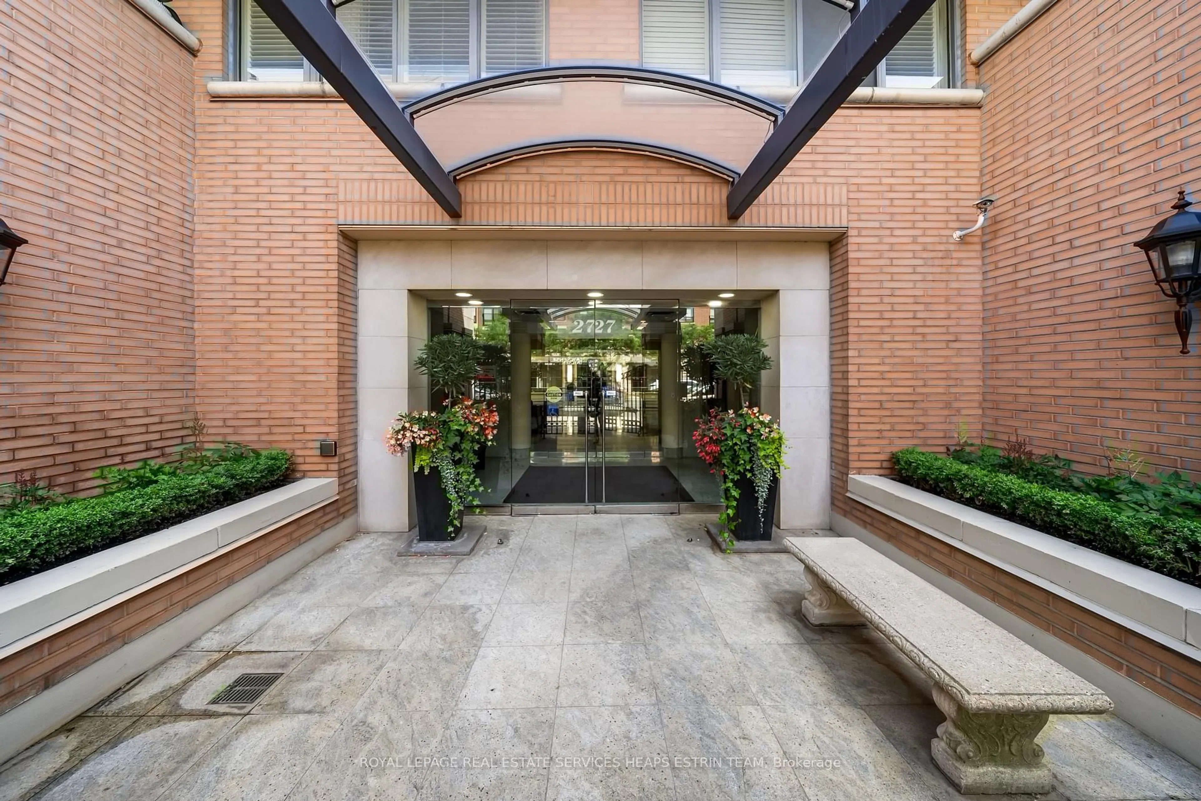 Indoor foyer for 2727 Yonge St #713, Toronto Ontario M4N 3R6