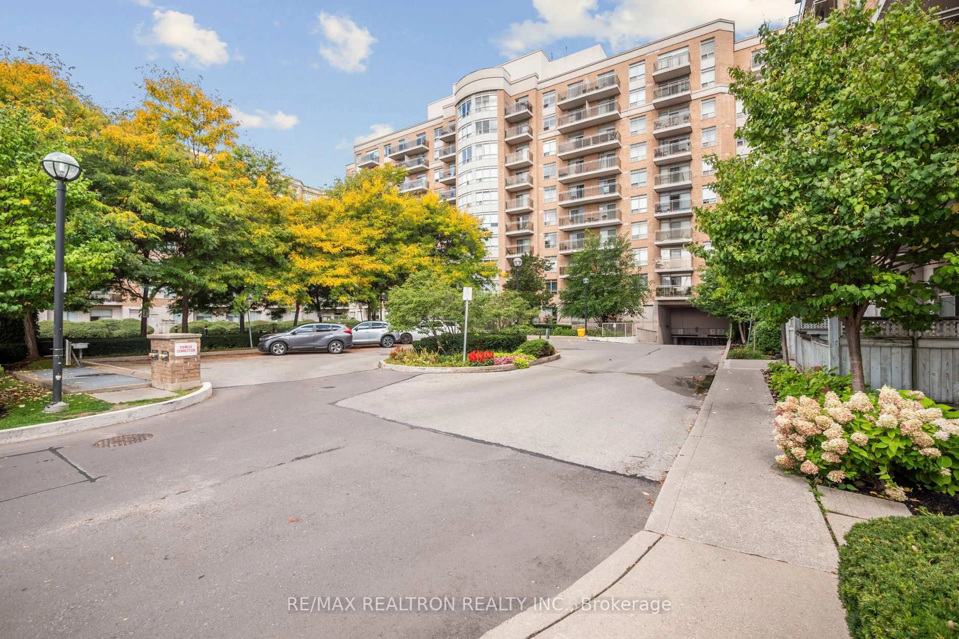 A pic from outside/outdoor area/front of a property/back of a property/a pic from drone, unknown for 650 Lawrence Ave #735, Toronto Ontario M6A 3E8