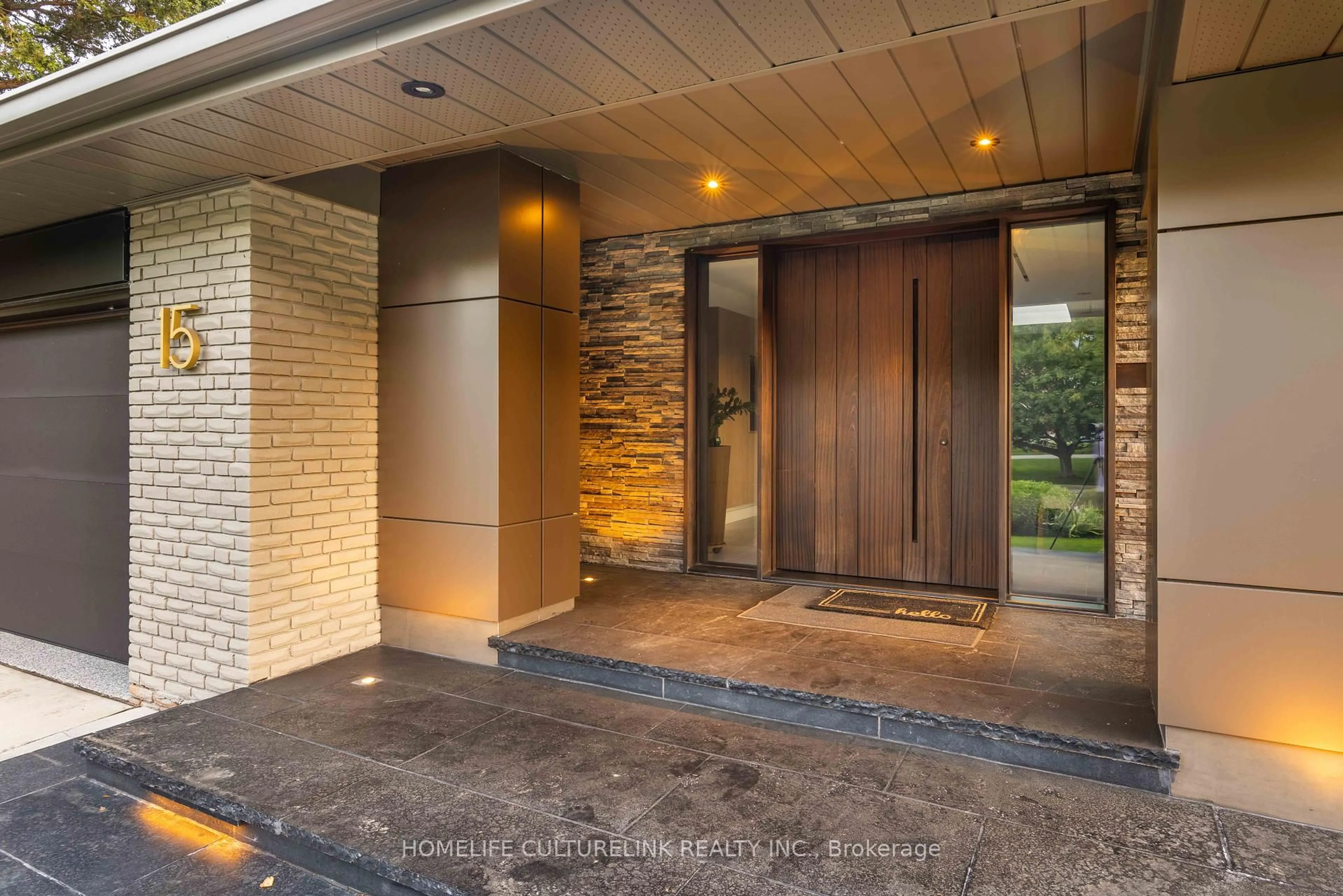 Indoor foyer for 15 Salonica Rd, Toronto Ontario M3C 2L6