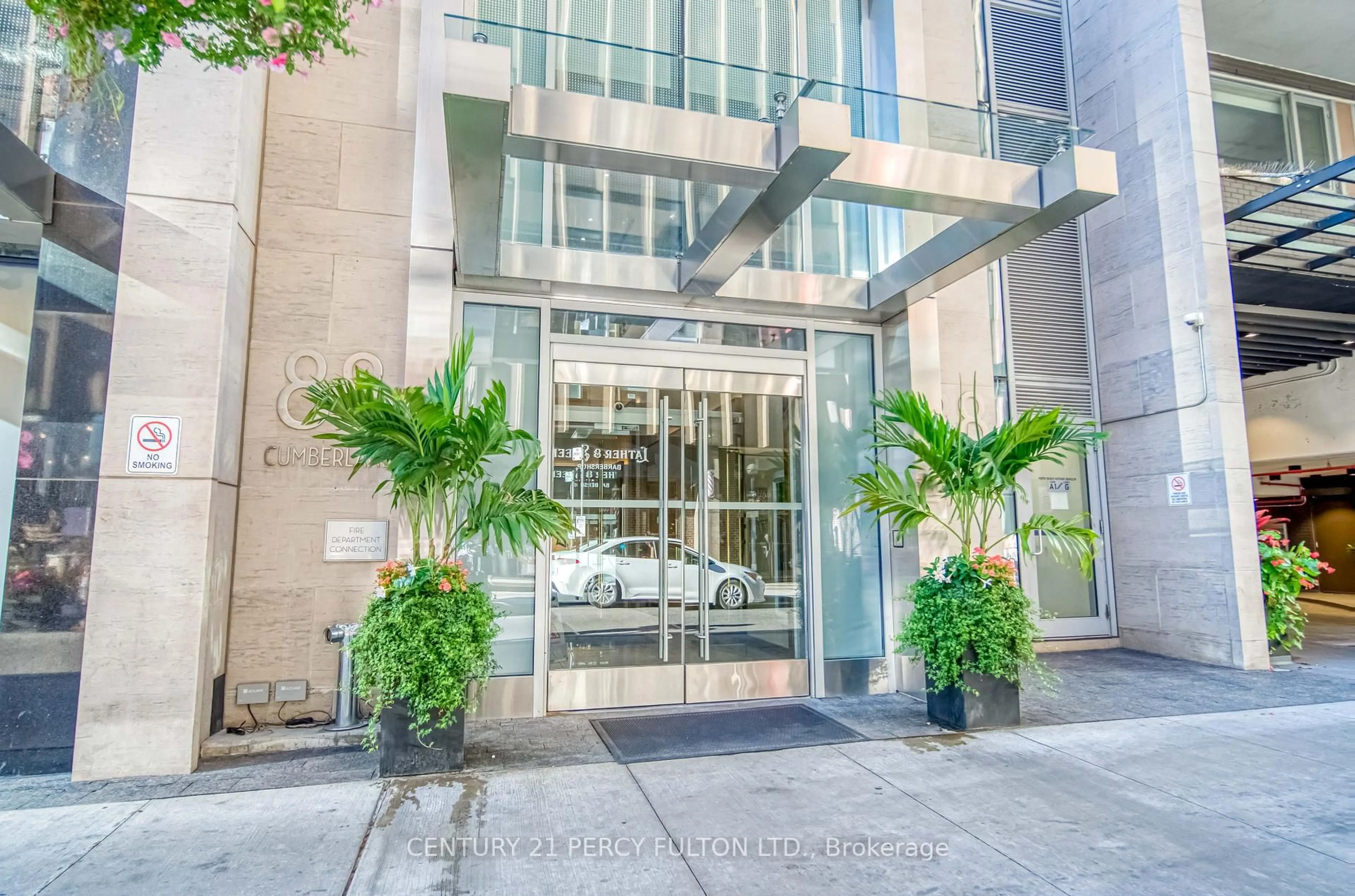 Indoor foyer for 88 Cumberland St #904, Toronto Ontario M5R 1B9