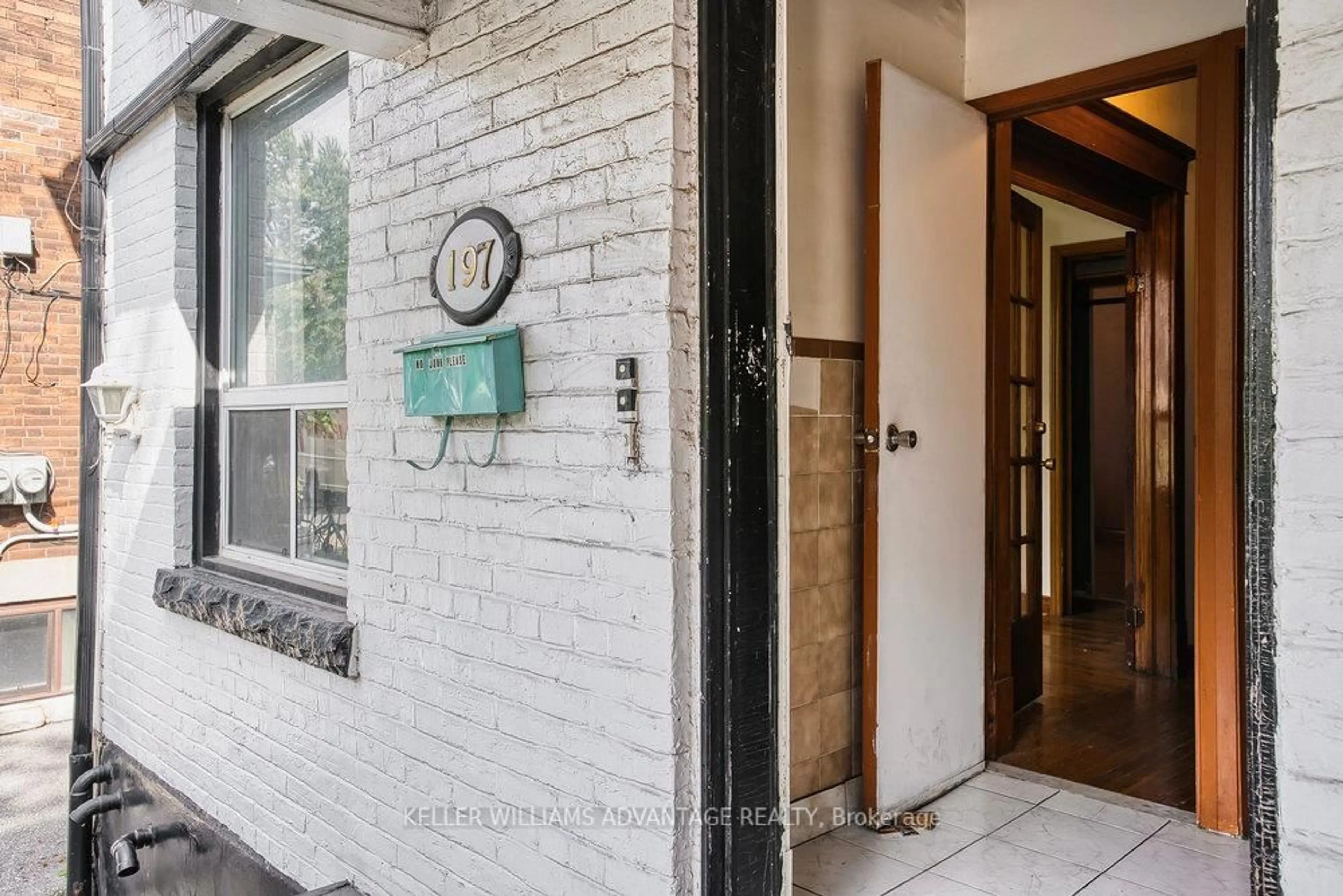 Indoor entryway for 195-197 Dovercourt Rd, Toronto Ontario M6J 3C7