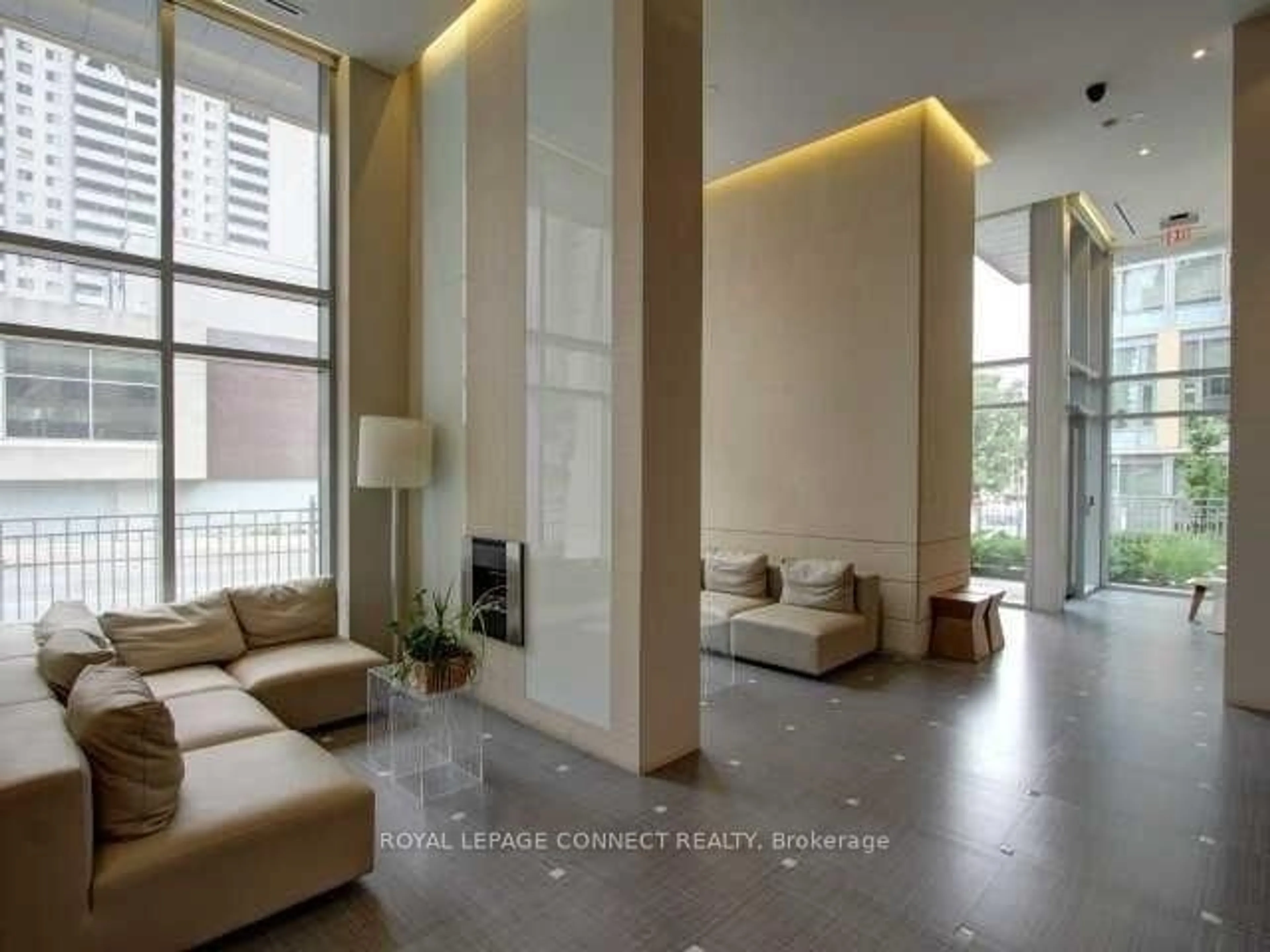 Unknown for 500 Sherbourne St #812, Toronto Ontario M4X 1L1