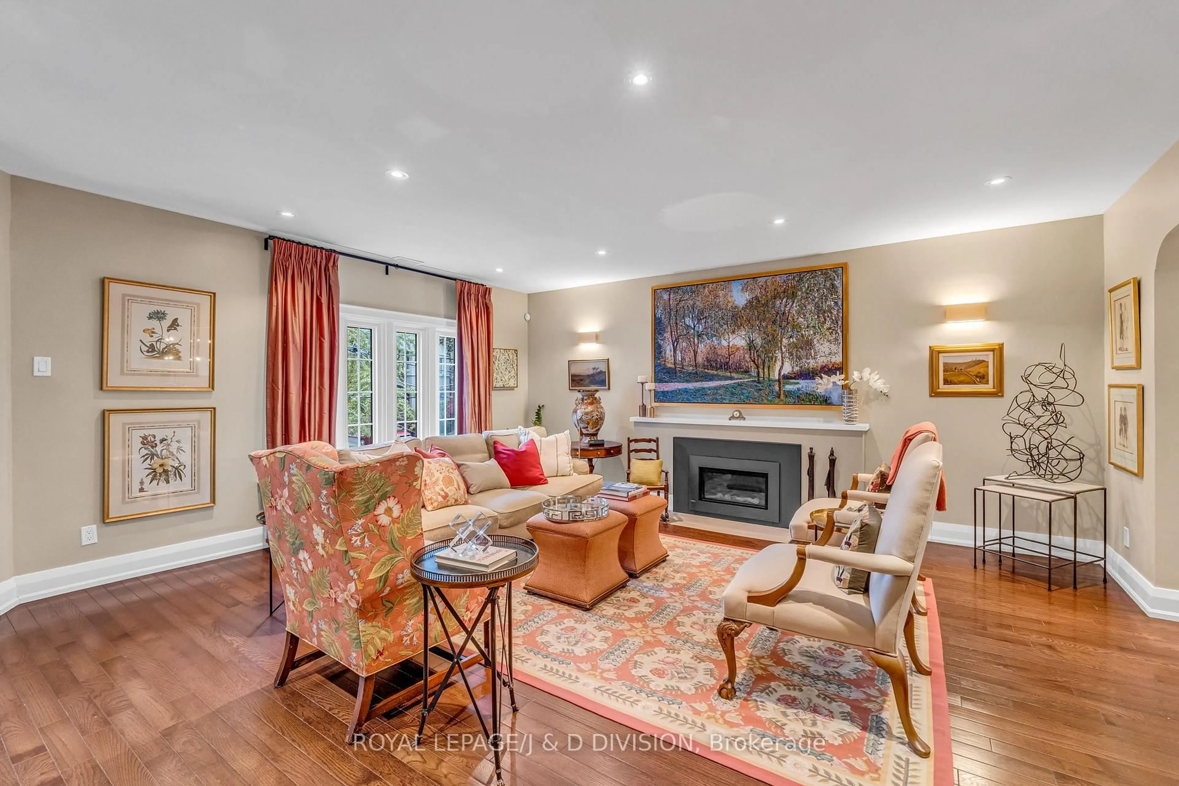 Living room with furniture, unknown for 137 Highbourne Rd, Toronto Ontario M5P 2J8