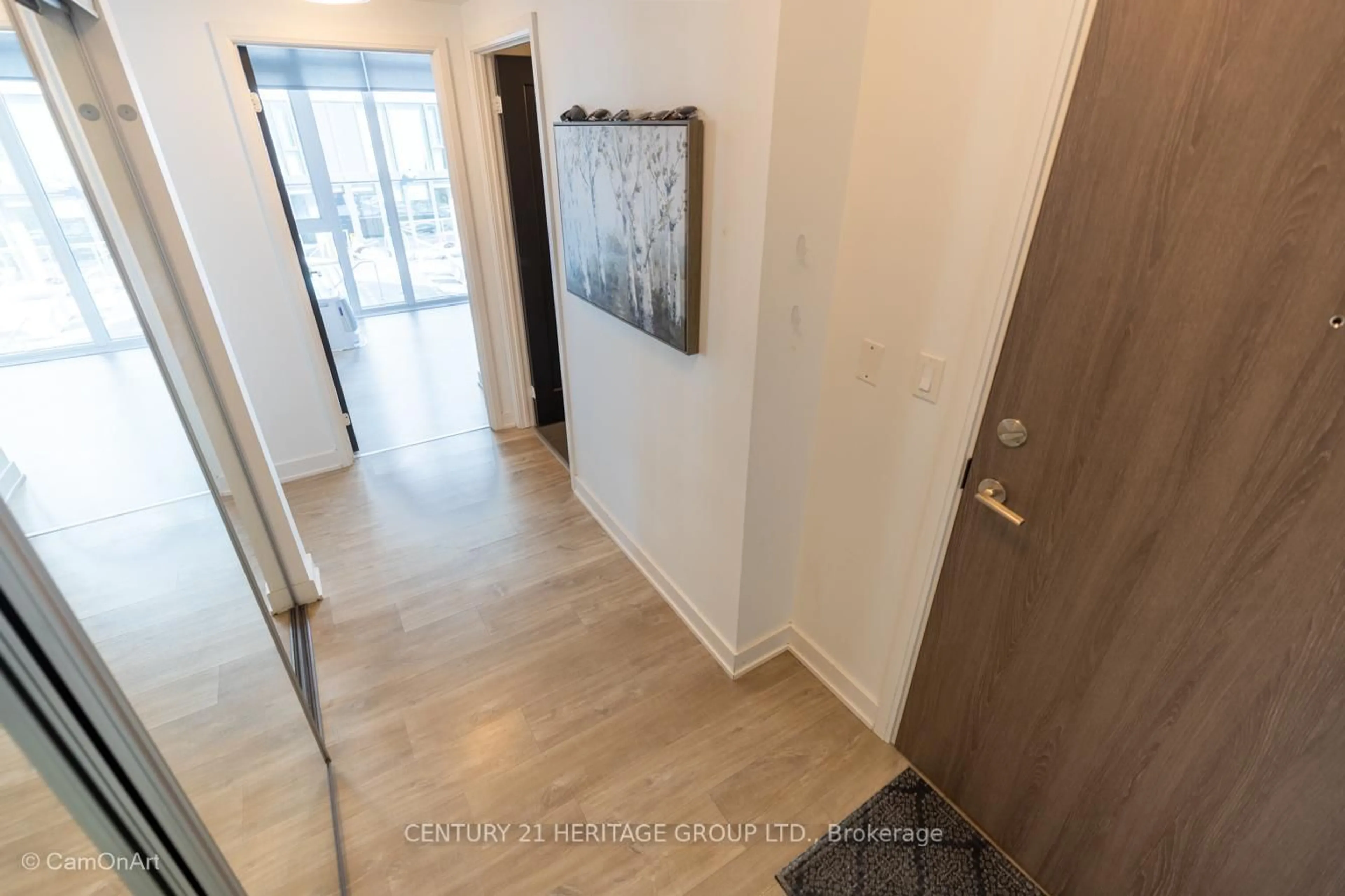 Indoor entryway for 27 Bathurst St #1001, Toronto Ontario M5V 0R1