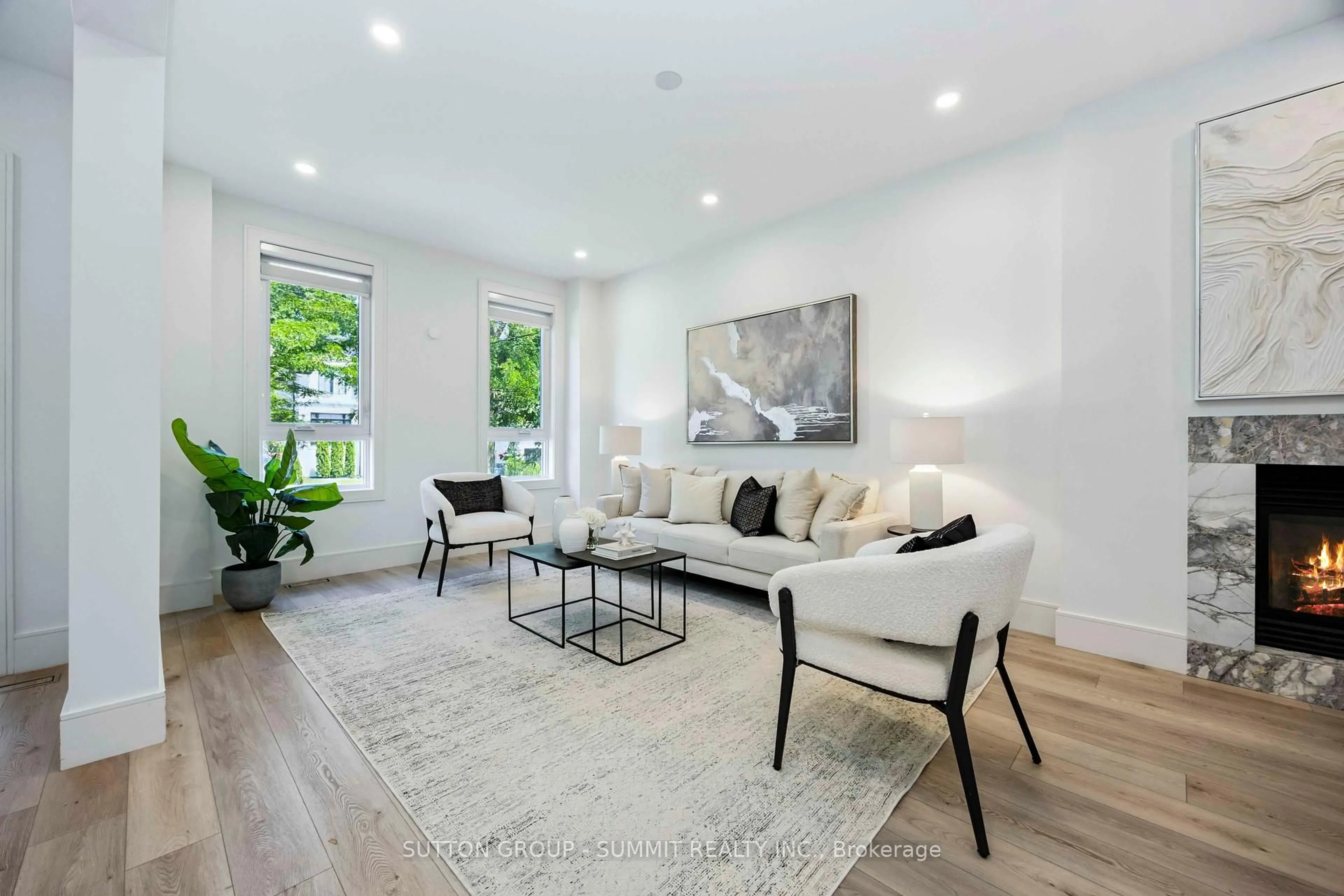 Living room with furniture, unknown for 127 Munro Blvd, Toronto Ontario M2P 1C7