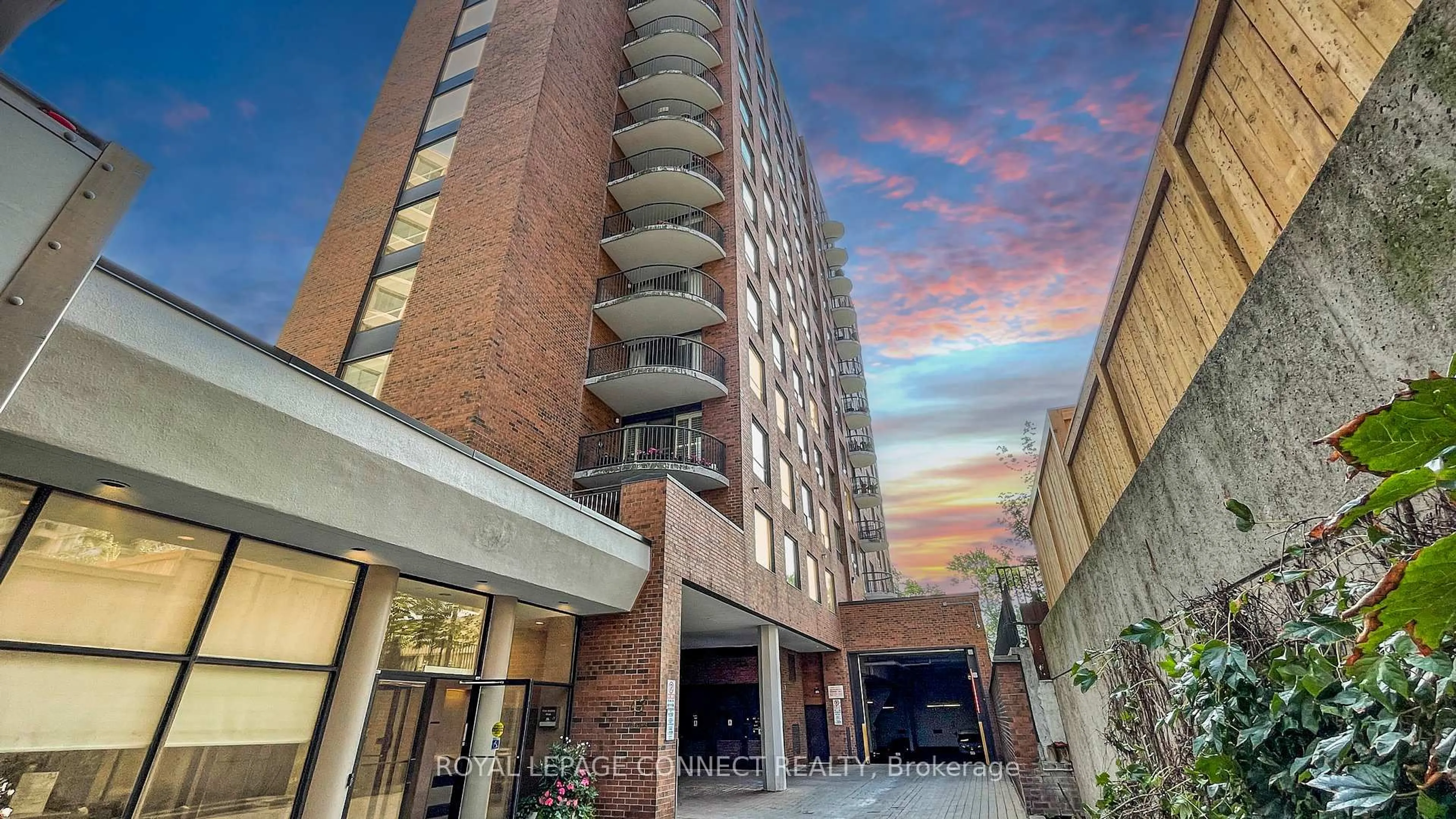 Indoor foyer for 47 St Clair Ave #1002, Toronto Ontario M4V 3A5