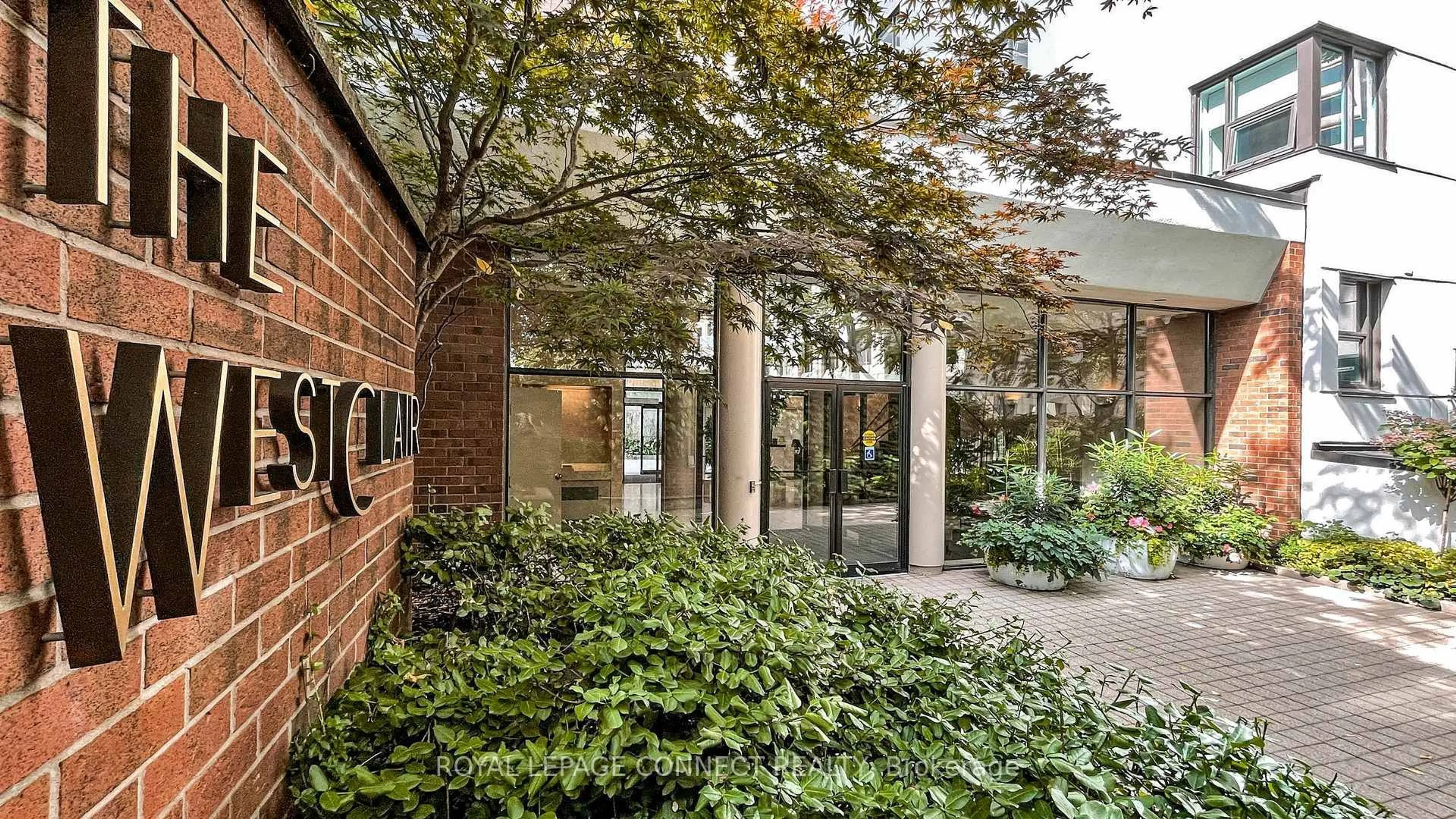Indoor foyer for 47 St Clair Ave #1002, Toronto Ontario M4V 3A5