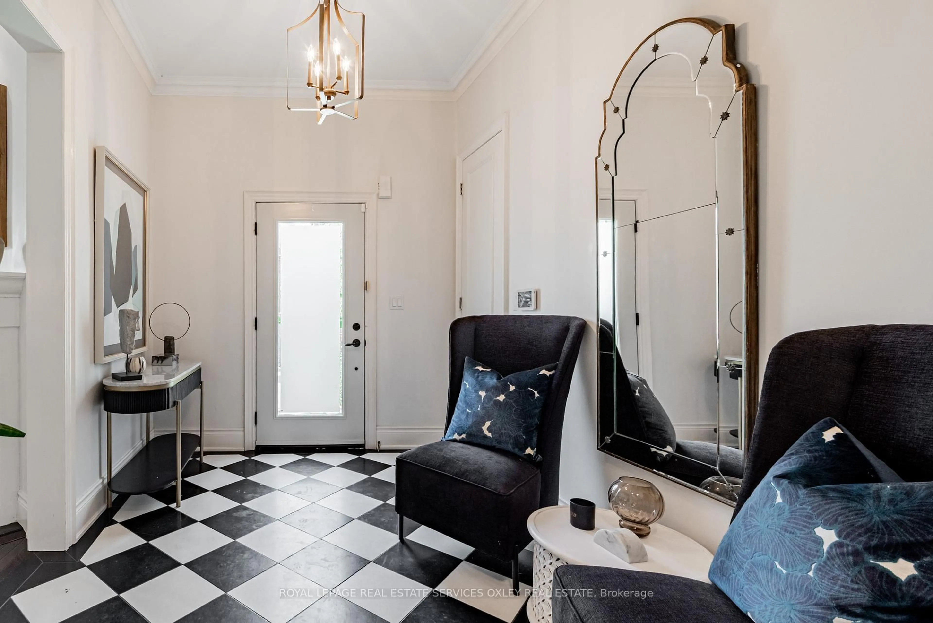 Indoor entryway for 11 True Davidson Dr, Toronto Ontario M4W 3X2