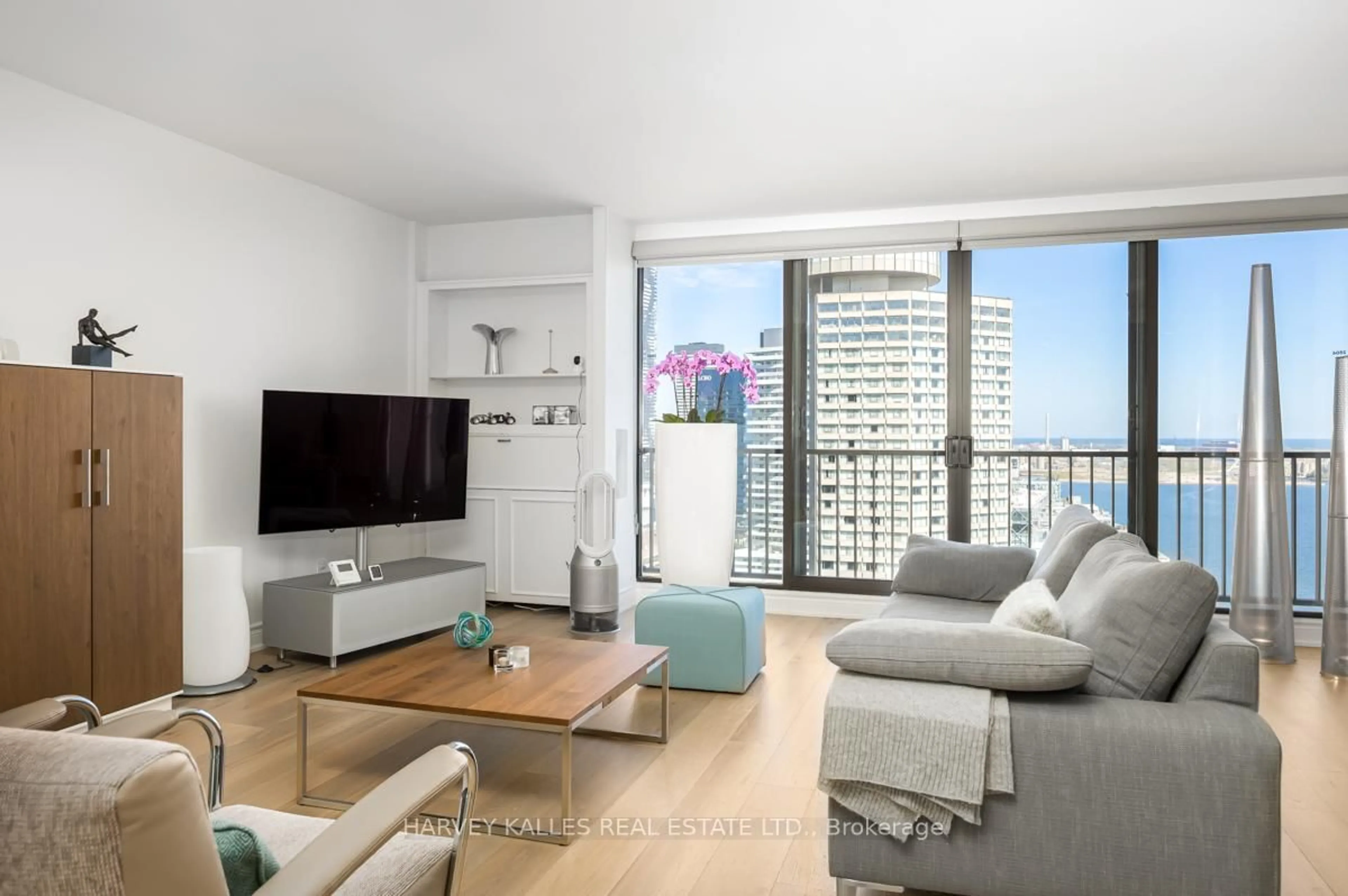 Living room with furniture, wood/laminate floor for 33 Harbour Sq #2804, Toronto Ontario M5J 2G2