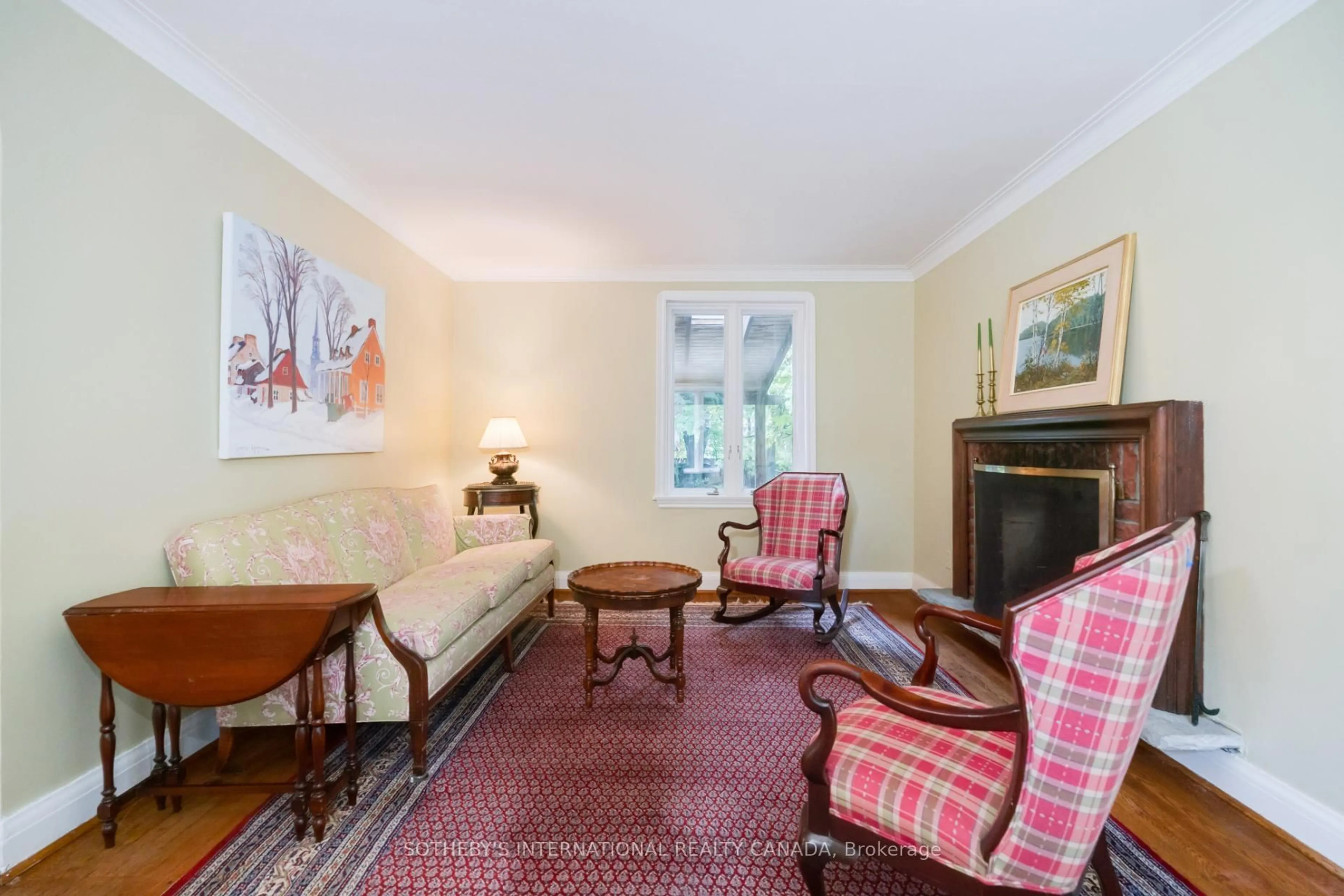 Living room with furniture, carpet floor for 239 Empress Ave, Toronto Ontario M2N 3V1
