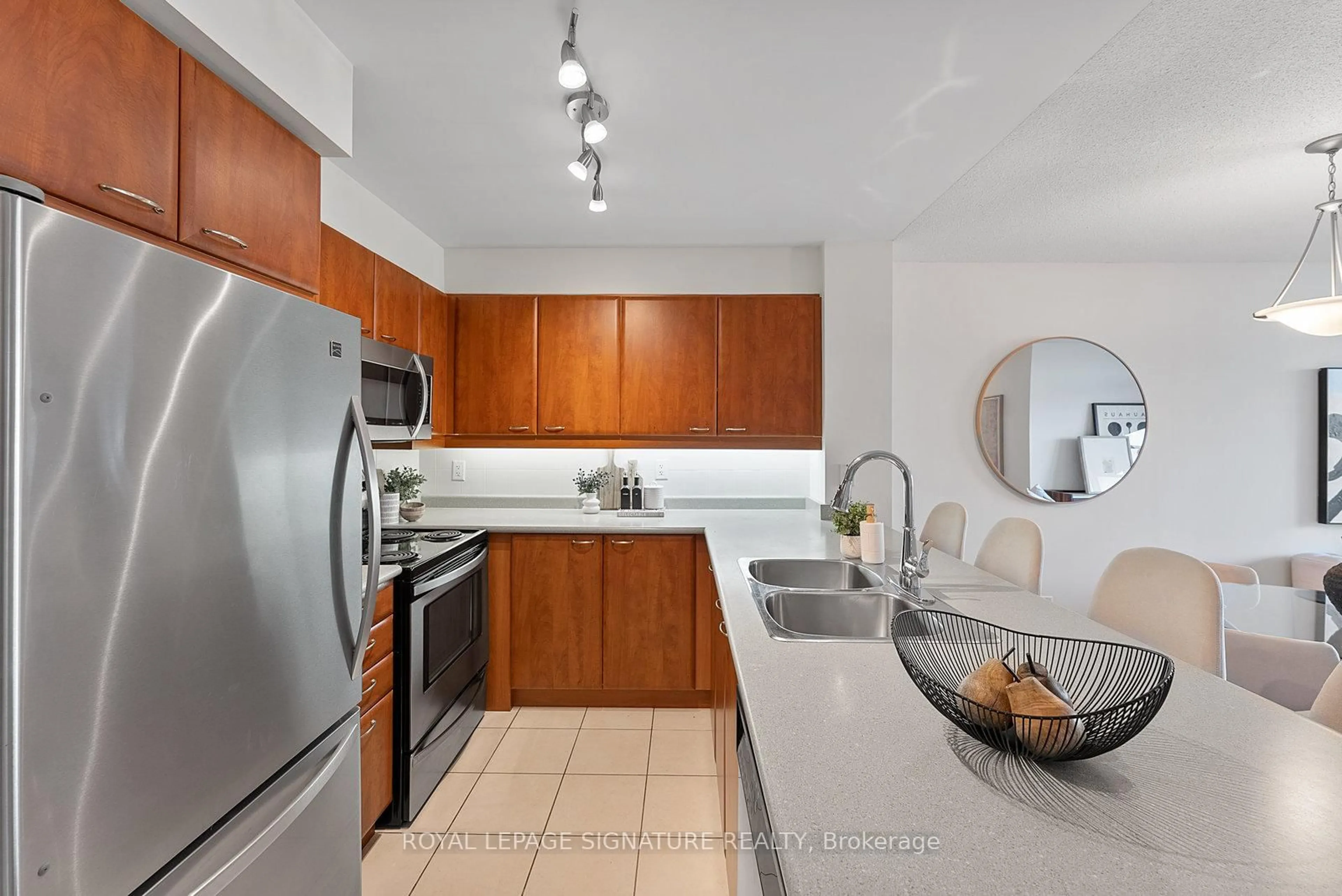 Standard kitchen, ceramic/tile floor for 205 The Donway #521, Toronto Ontario M3B 3S5