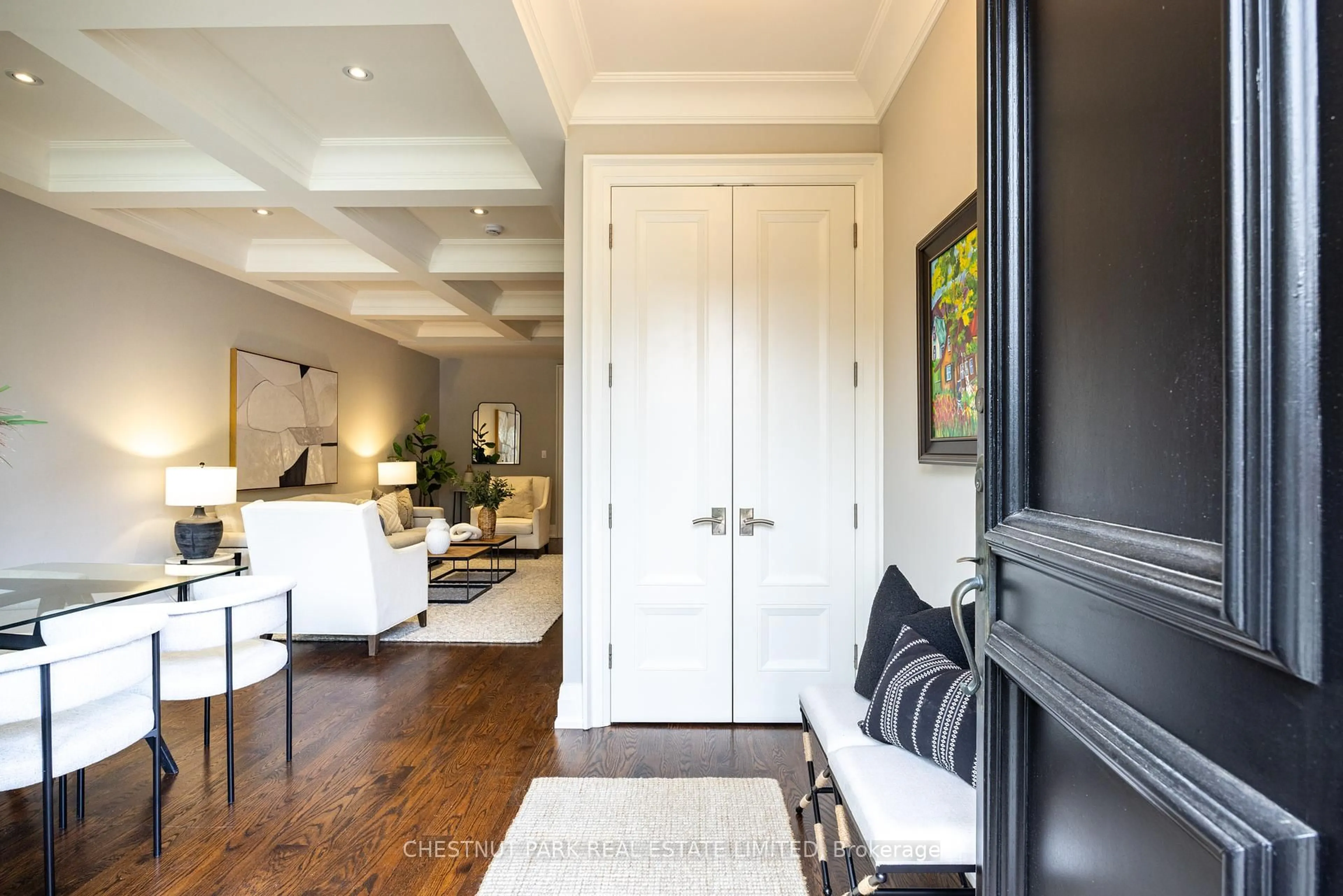 Indoor entryway for 322 Woburn Ave, Toronto Ontario M5M 1L2