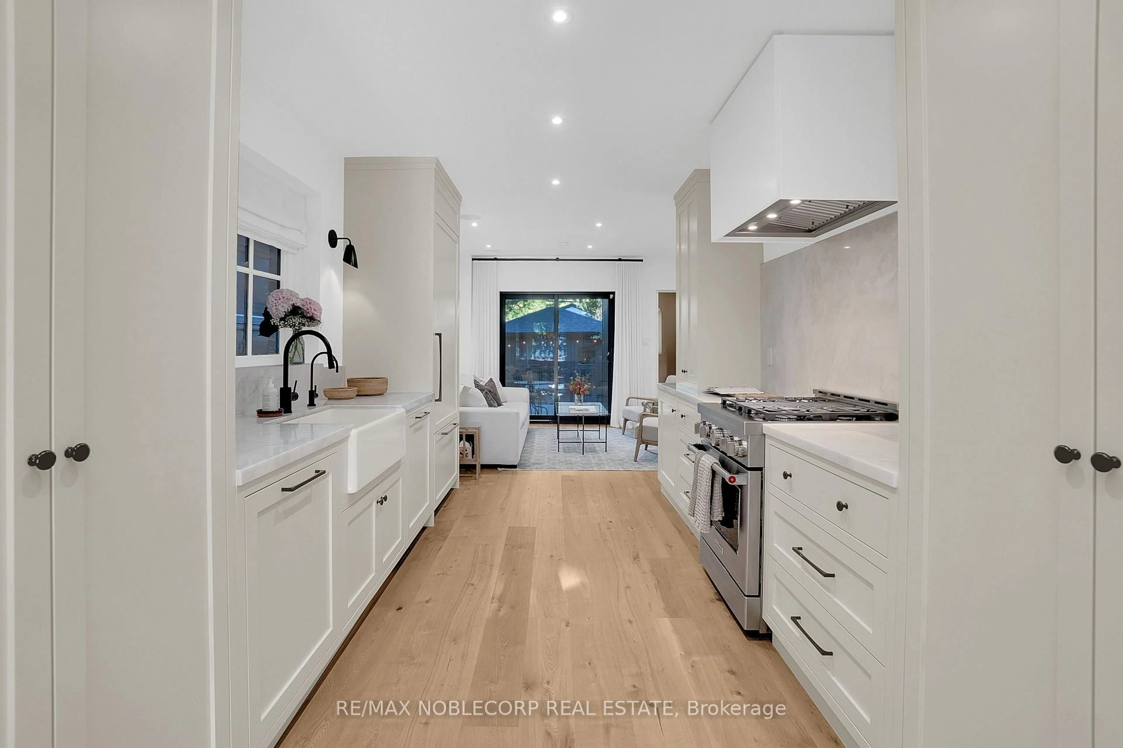 Contemporary kitchen, unknown for 299 Winona Dr, Toronto Ontario M6C 3S8