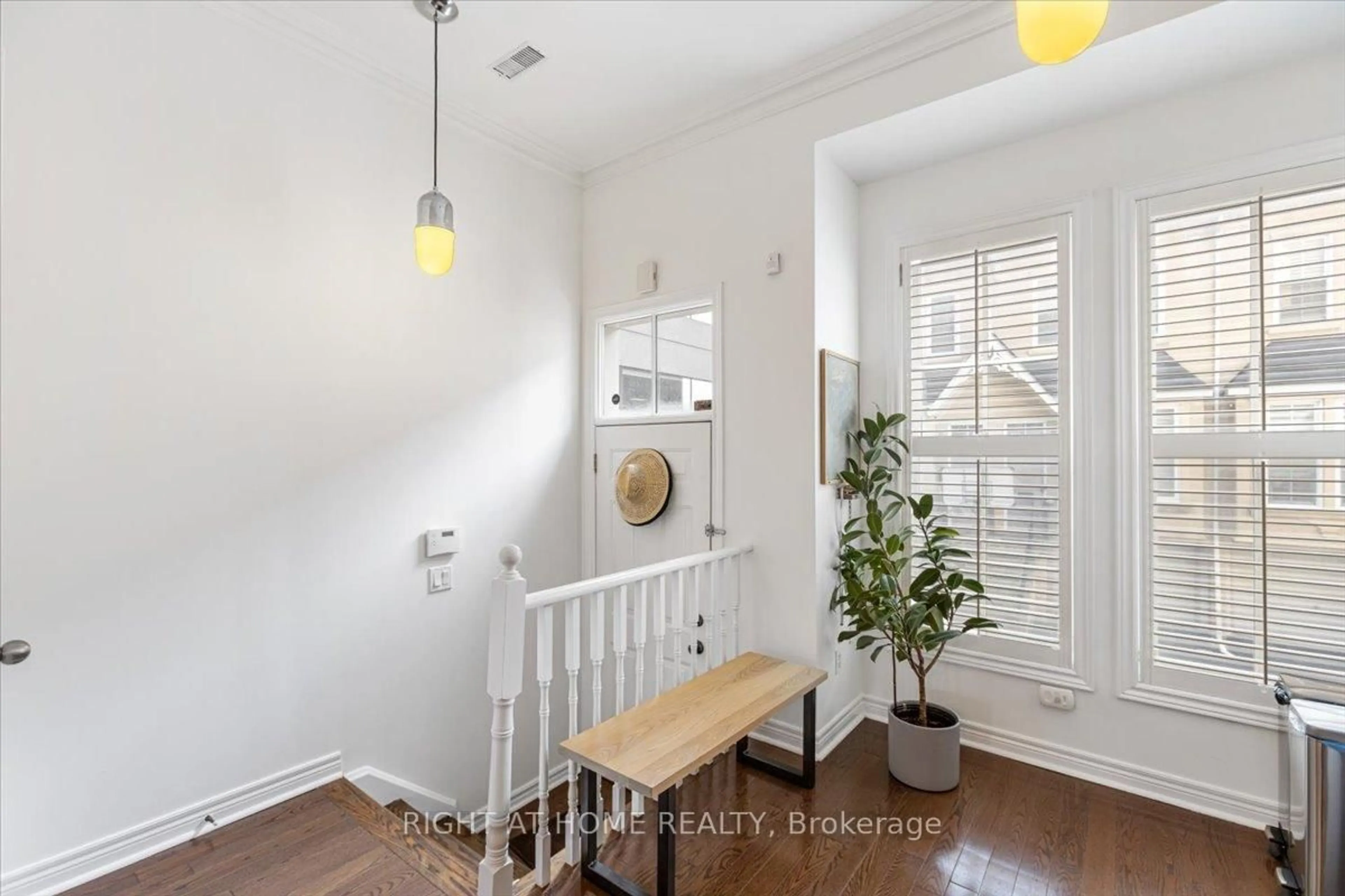 Indoor entryway for 3 Joseph Salsberg Lane, Toronto Ontario M6J 3W8