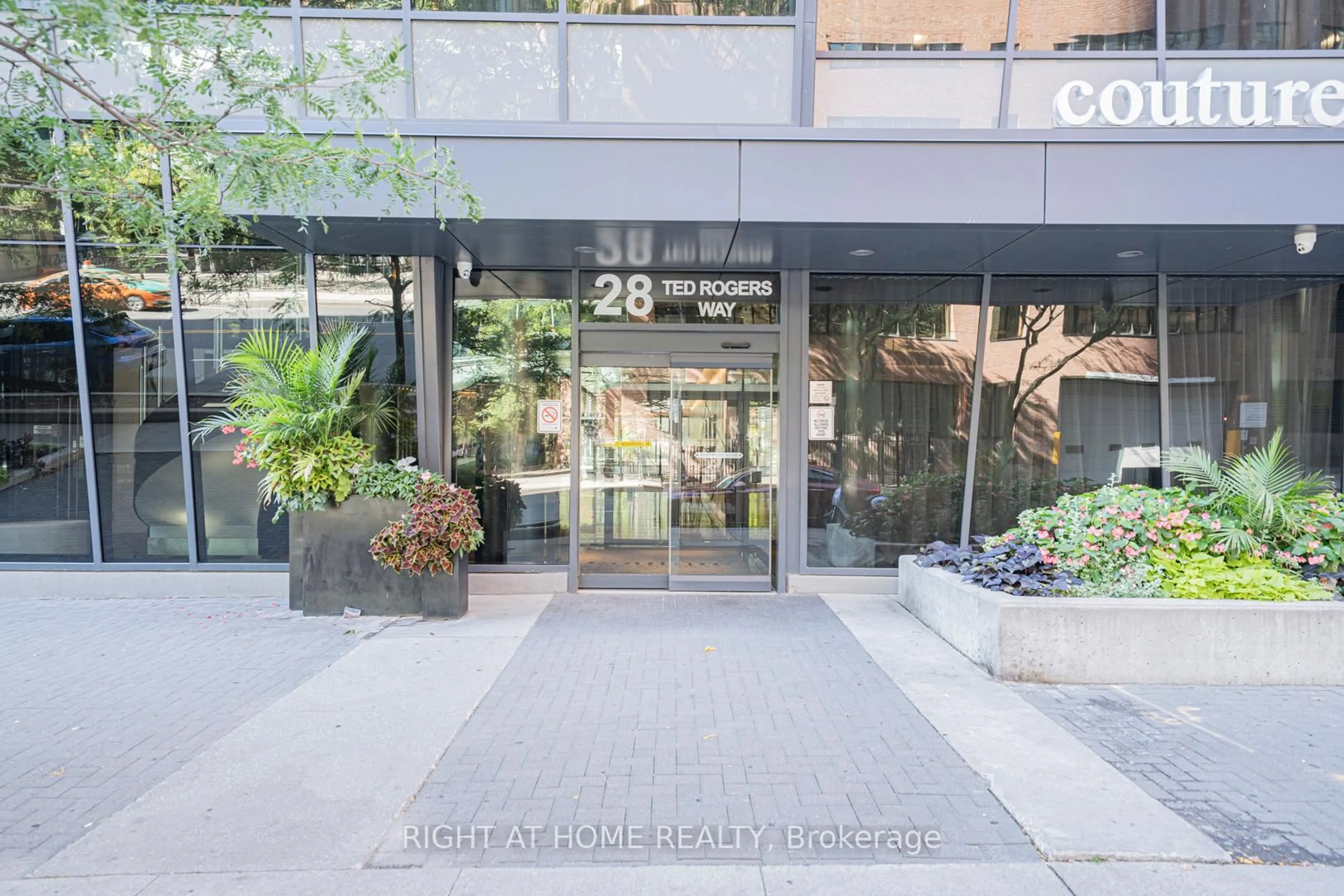 Indoor foyer for 28 Ted Rogers Way #2104, Toronto Ontario M4Y 2J4