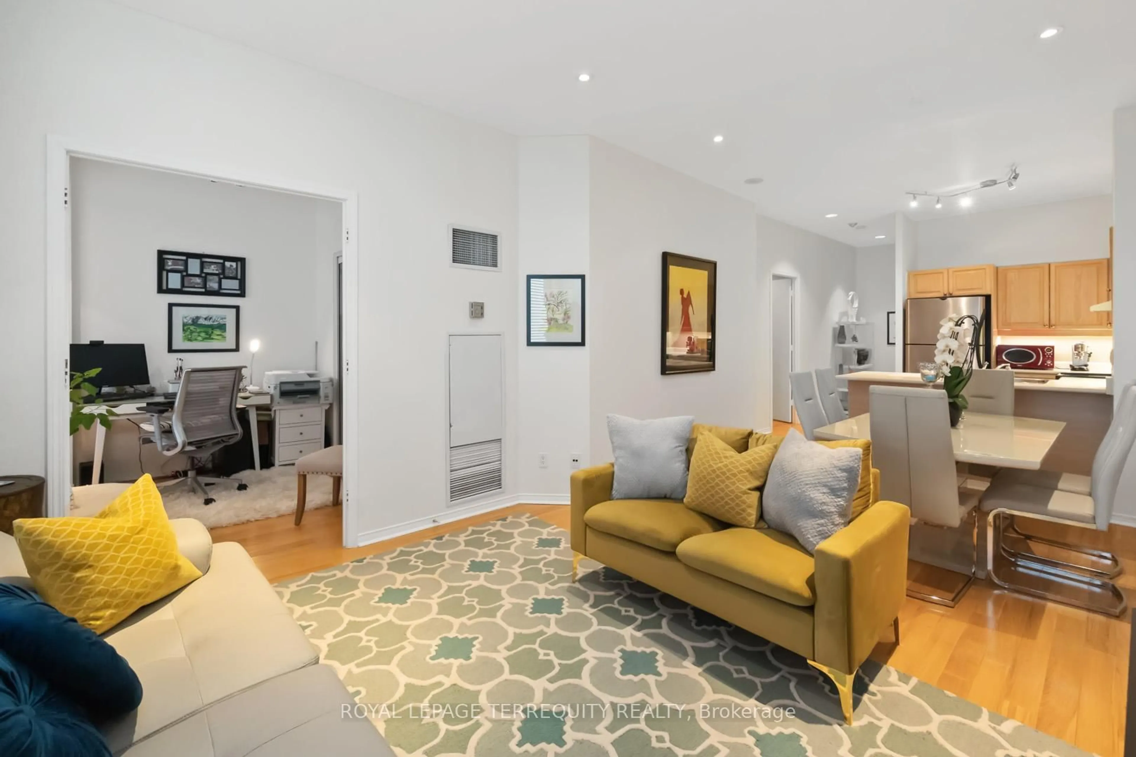 Living room with furniture, unknown for 7 King St #2215, Toronto Ontario M5C 3C5