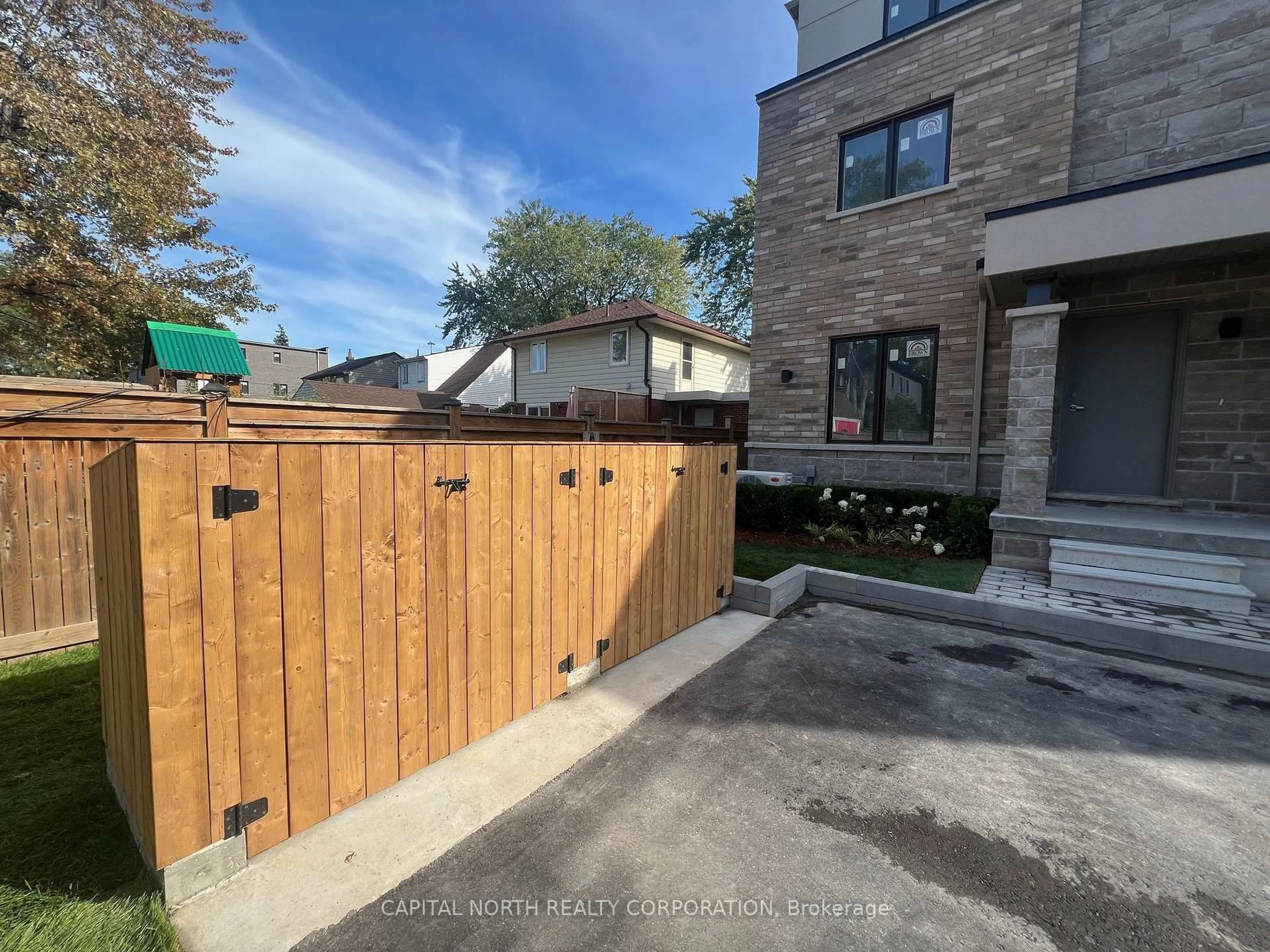 A pic from outside/outdoor area/front of a property/back of a property/a pic from drone, street for 54 Touraine Ave, Toronto Ontario M3H 1R3