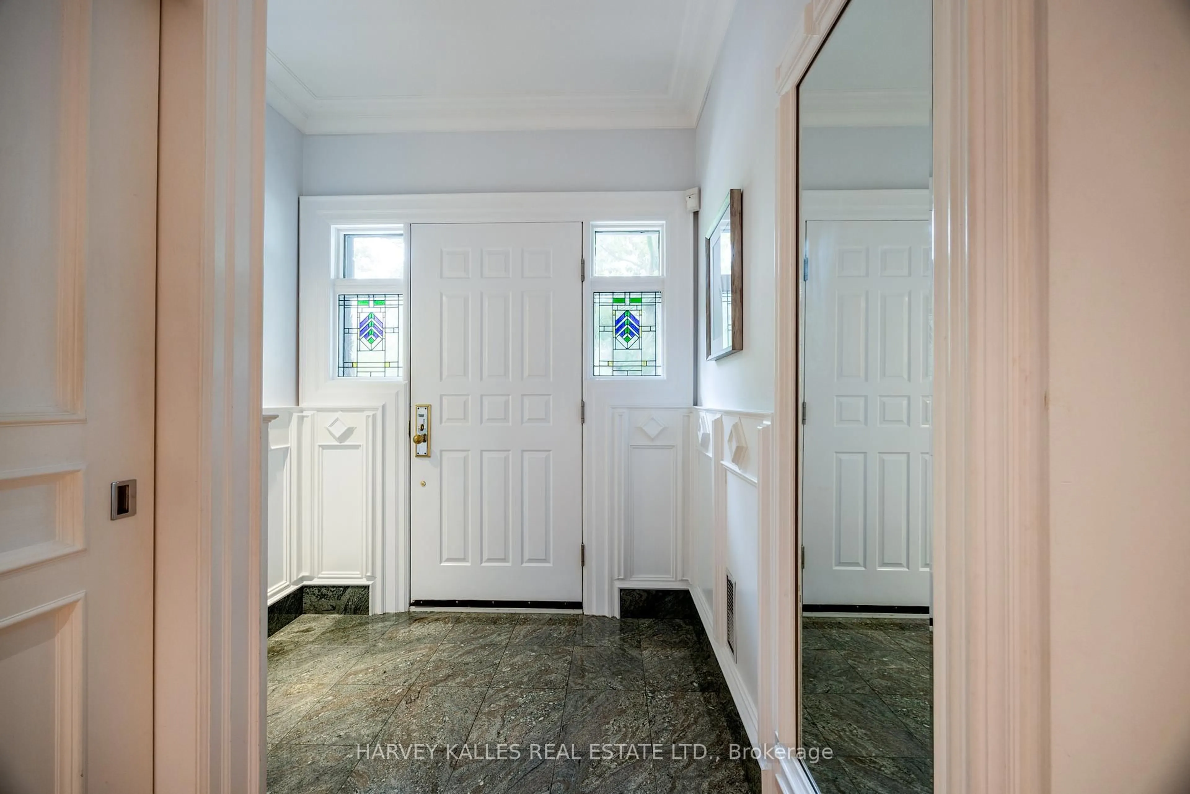 Indoor entryway for 94 Melrose Ave, Toronto Ontario M5M 1Y7