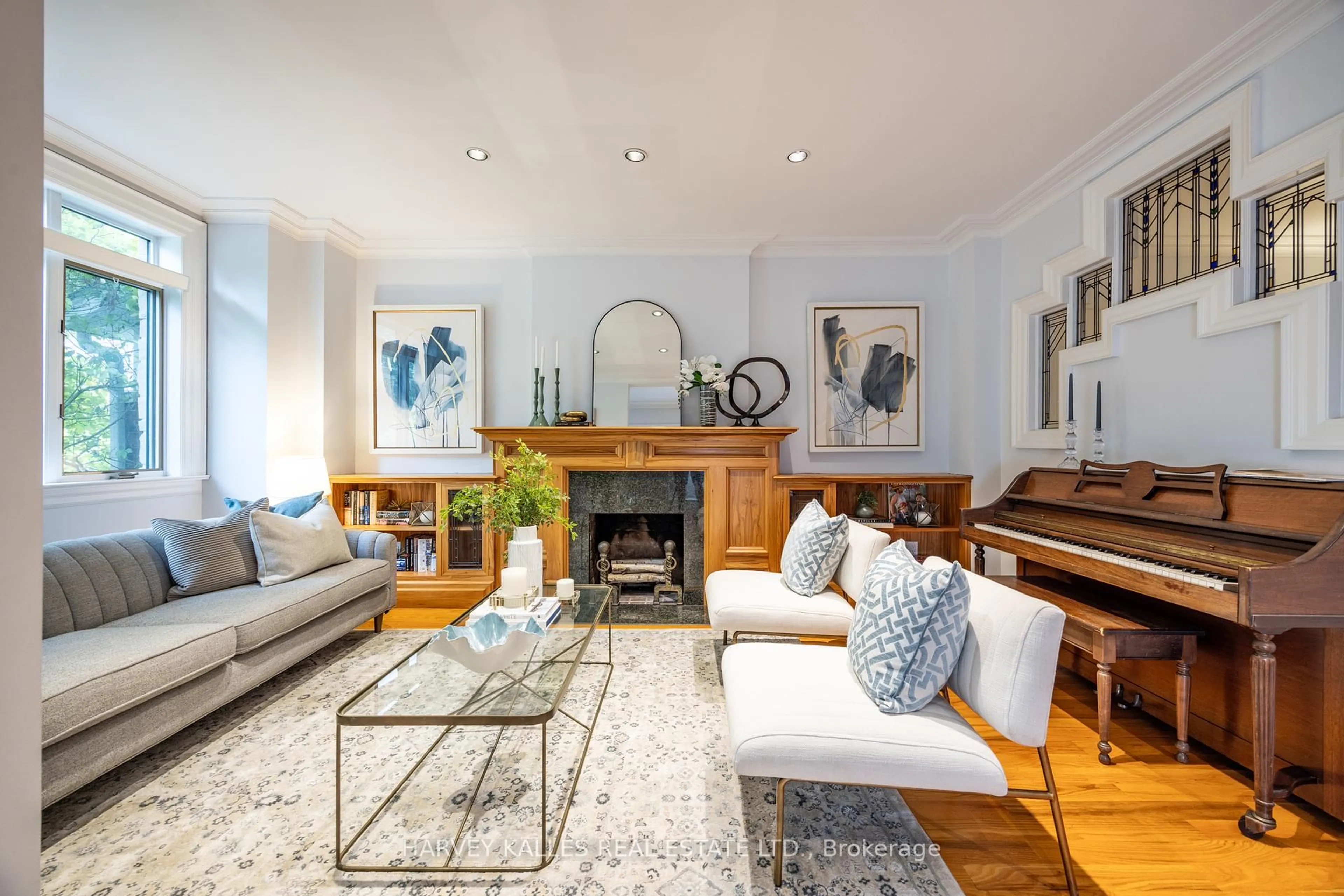Living room with furniture, wood/laminate floor for 94 Melrose Ave, Toronto Ontario M5M 1Y7