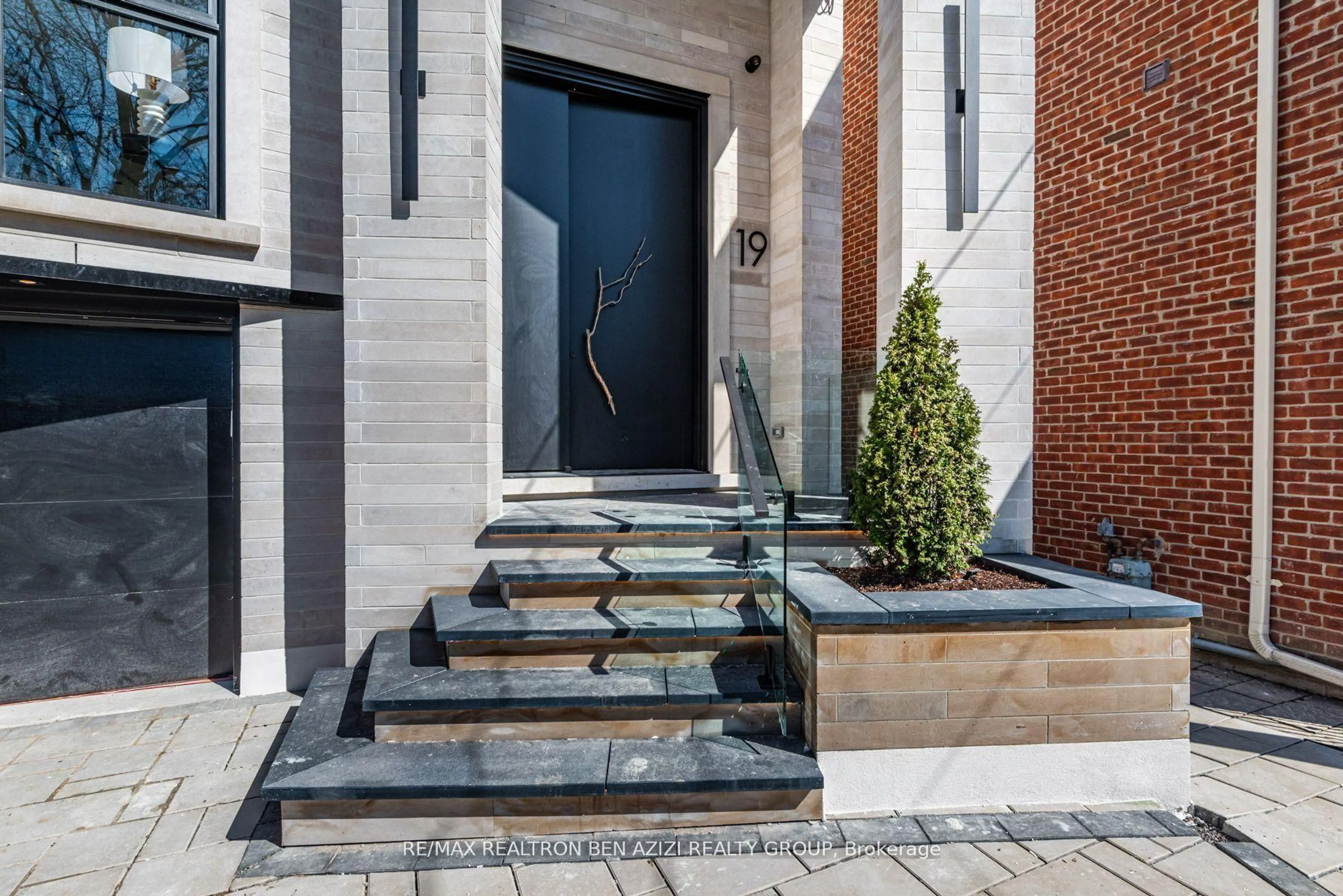 Unknown for 19 Ridley Blvd, Toronto Ontario M5M 3L1