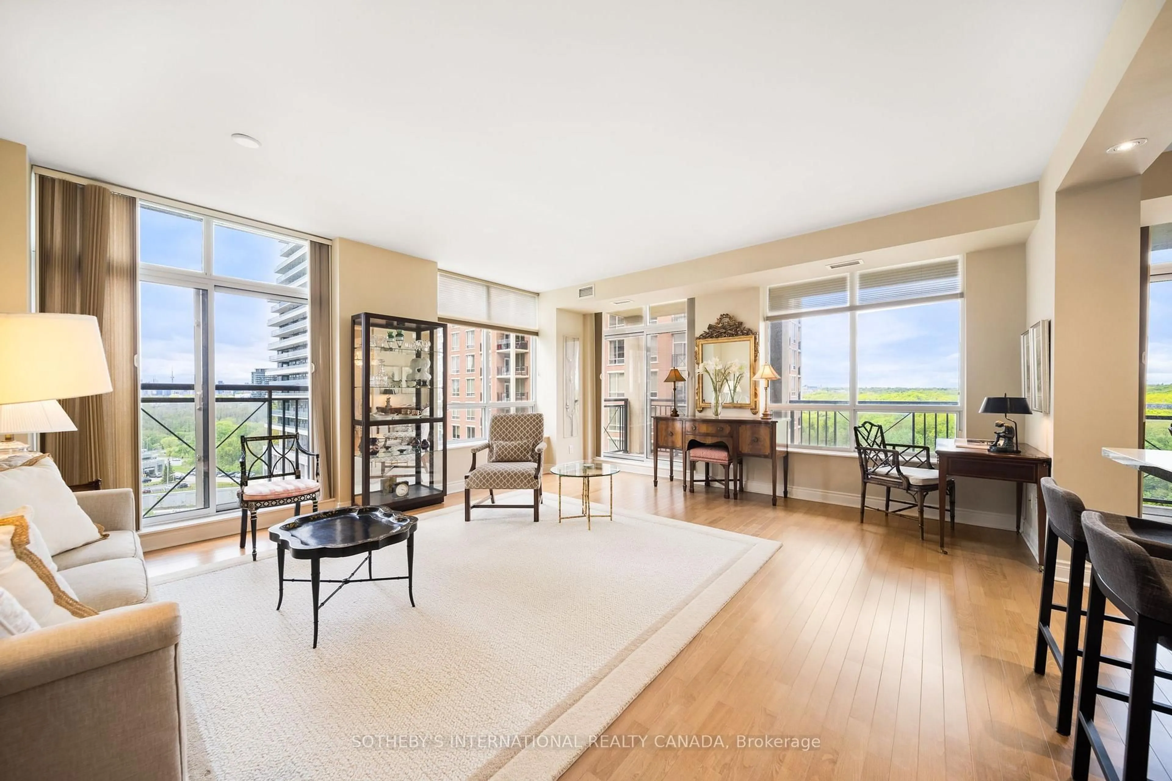 Indoor foyer for 1105 Leslie St #903, Toronto Ontario M3C 4G9