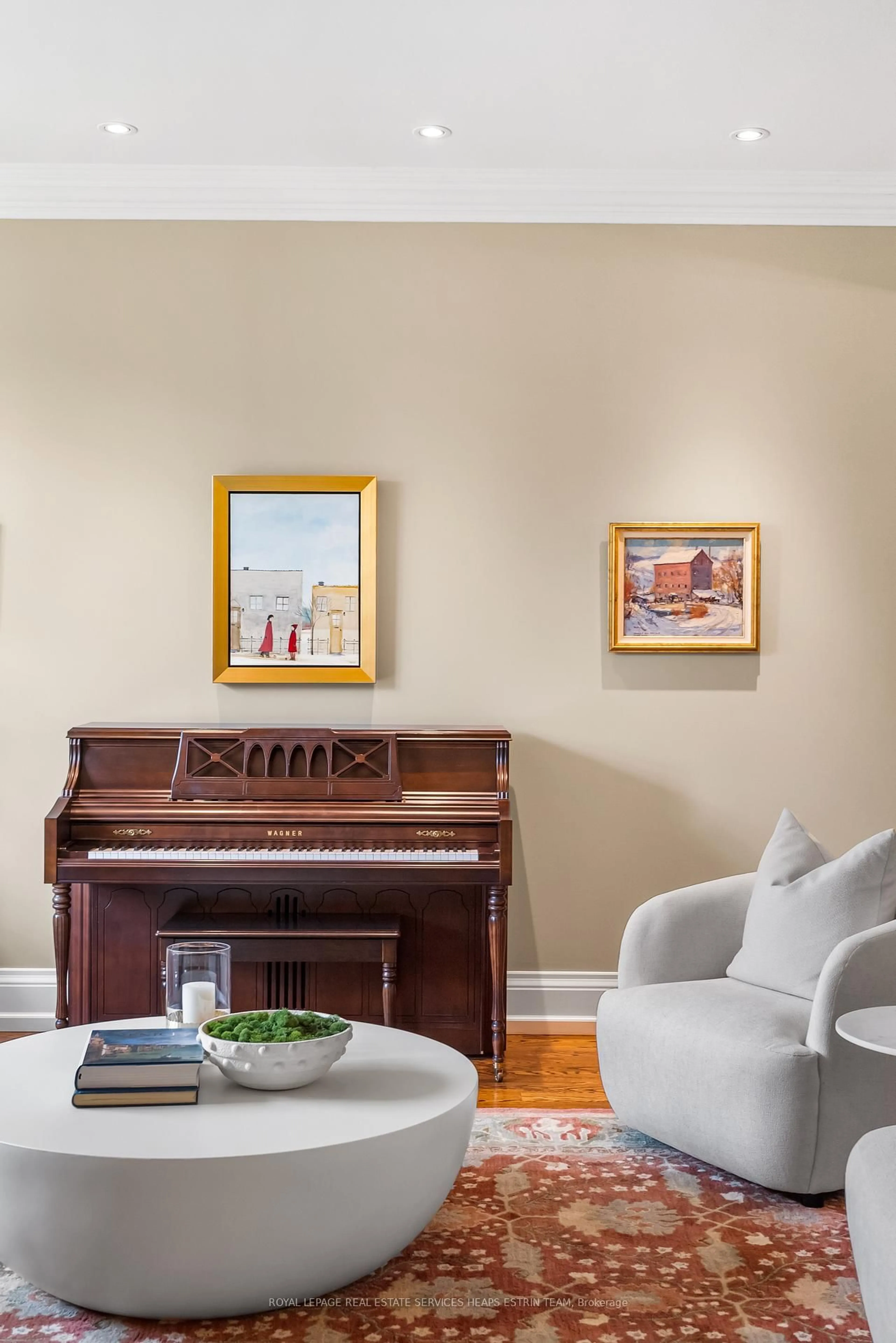 Living room with furniture, unknown for 114 Belsize Dr, Toronto Ontario M4S 1L7