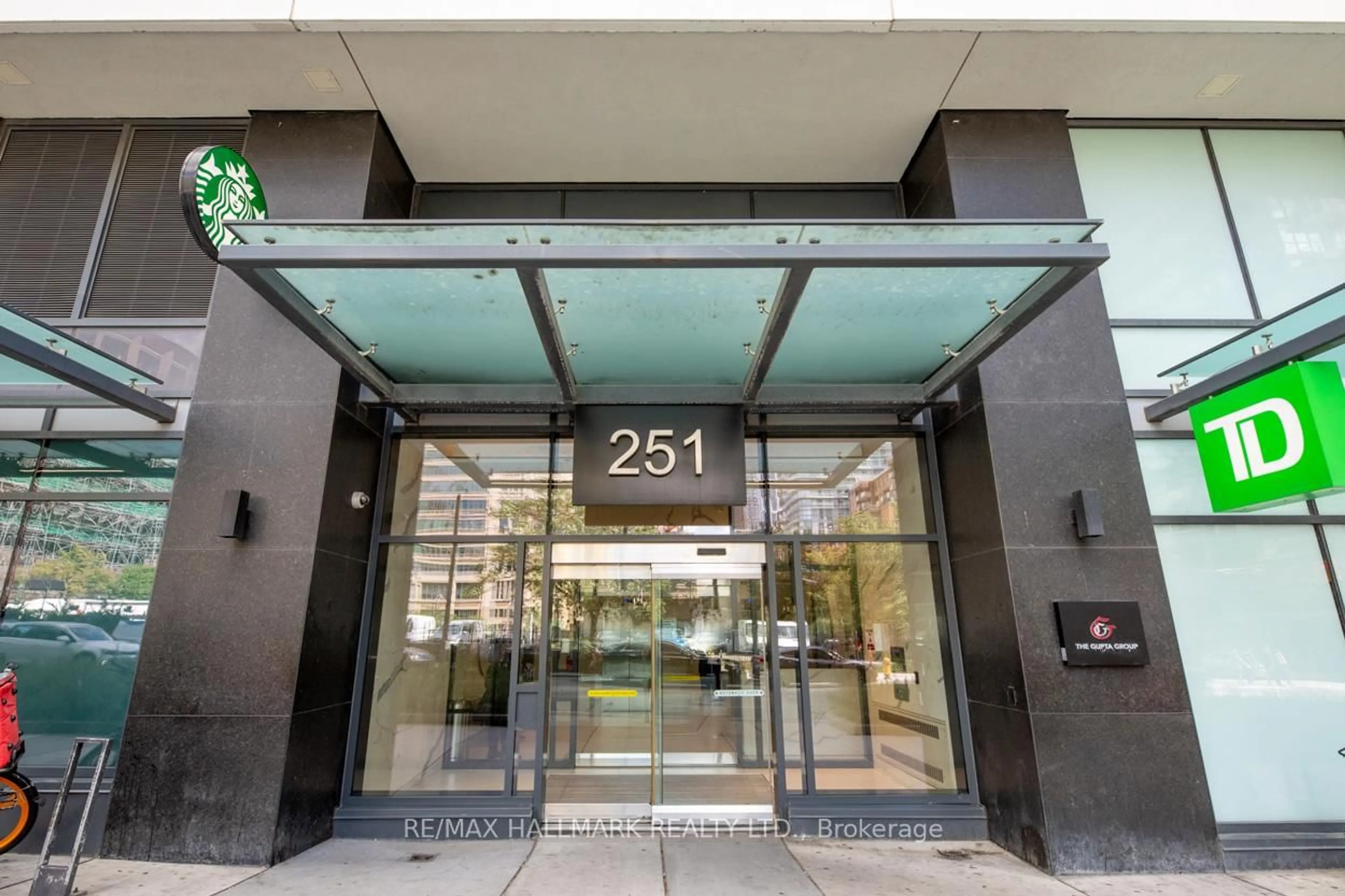 Indoor foyer for 251 Jarvis St #420, Toronto Ontario M5B 0C3