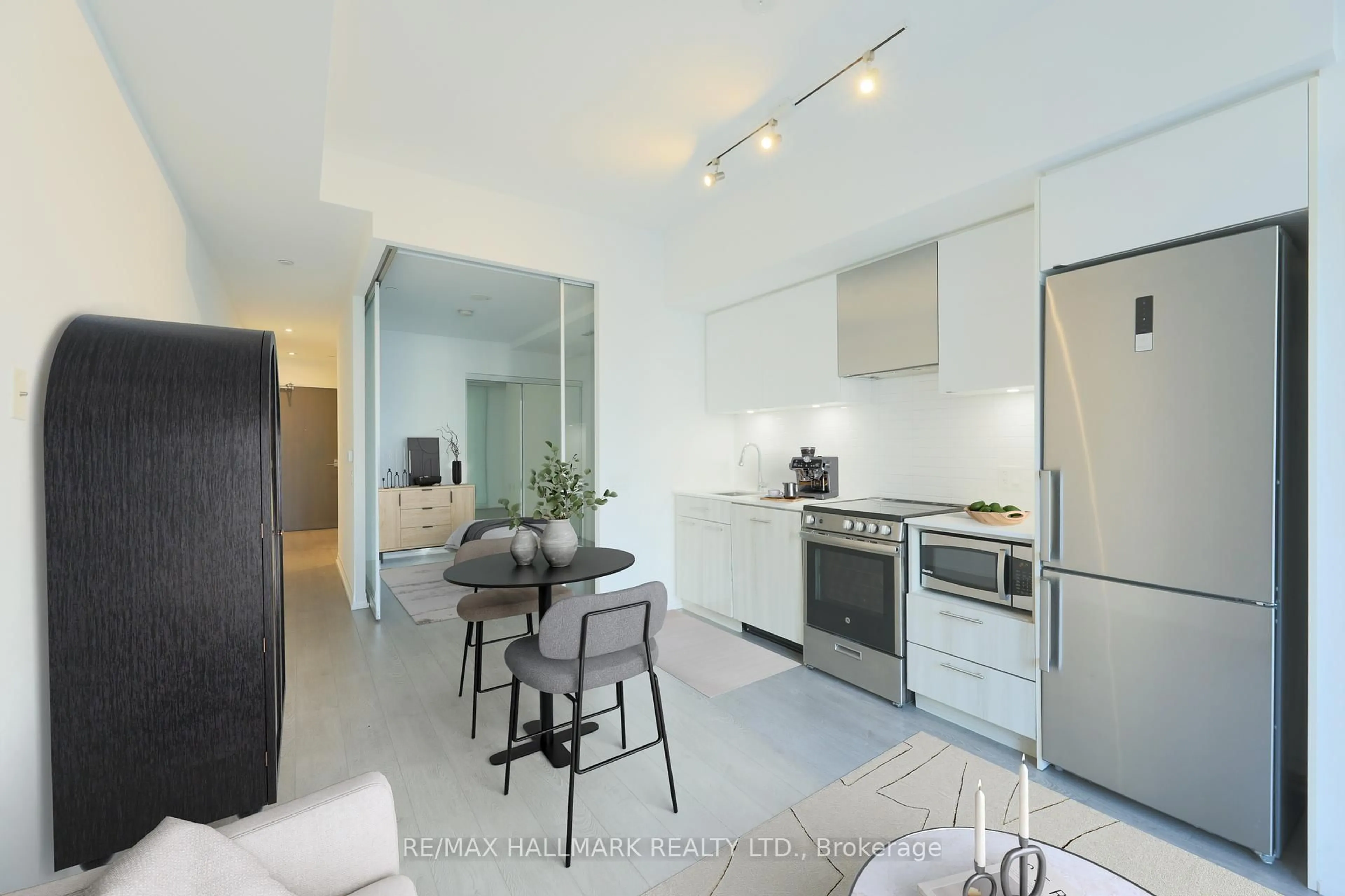 Unknown for 251 Jarvis St #420, Toronto Ontario M5B 0C3