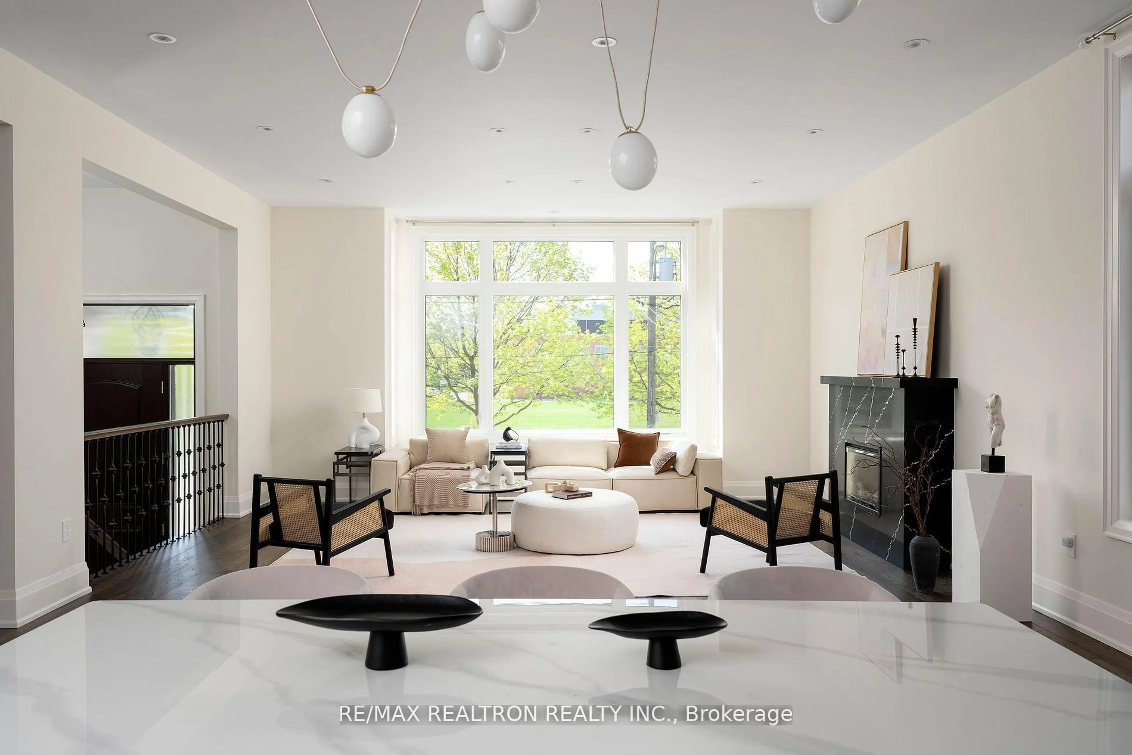Living room with furniture, ceramic/tile floor for 146 Empress Ave, Toronto Ontario M2N 3T6