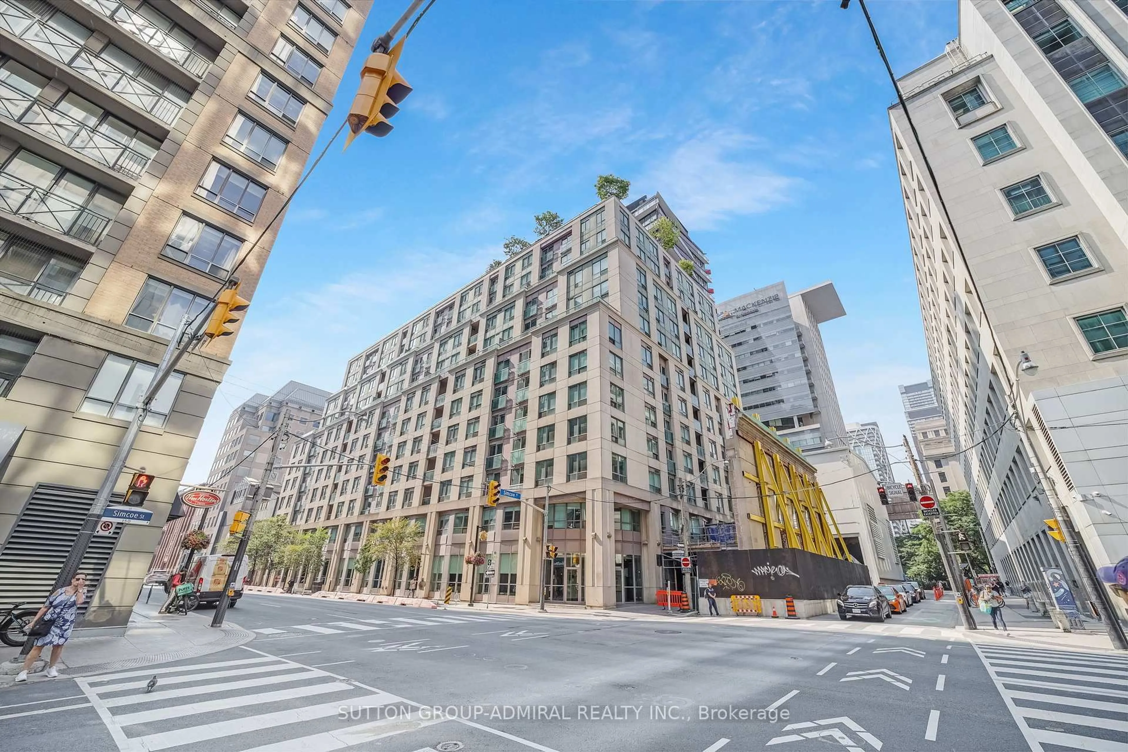 Patio, street for 168 Simcoe St #812, Toronto Ontario M5H 4C9