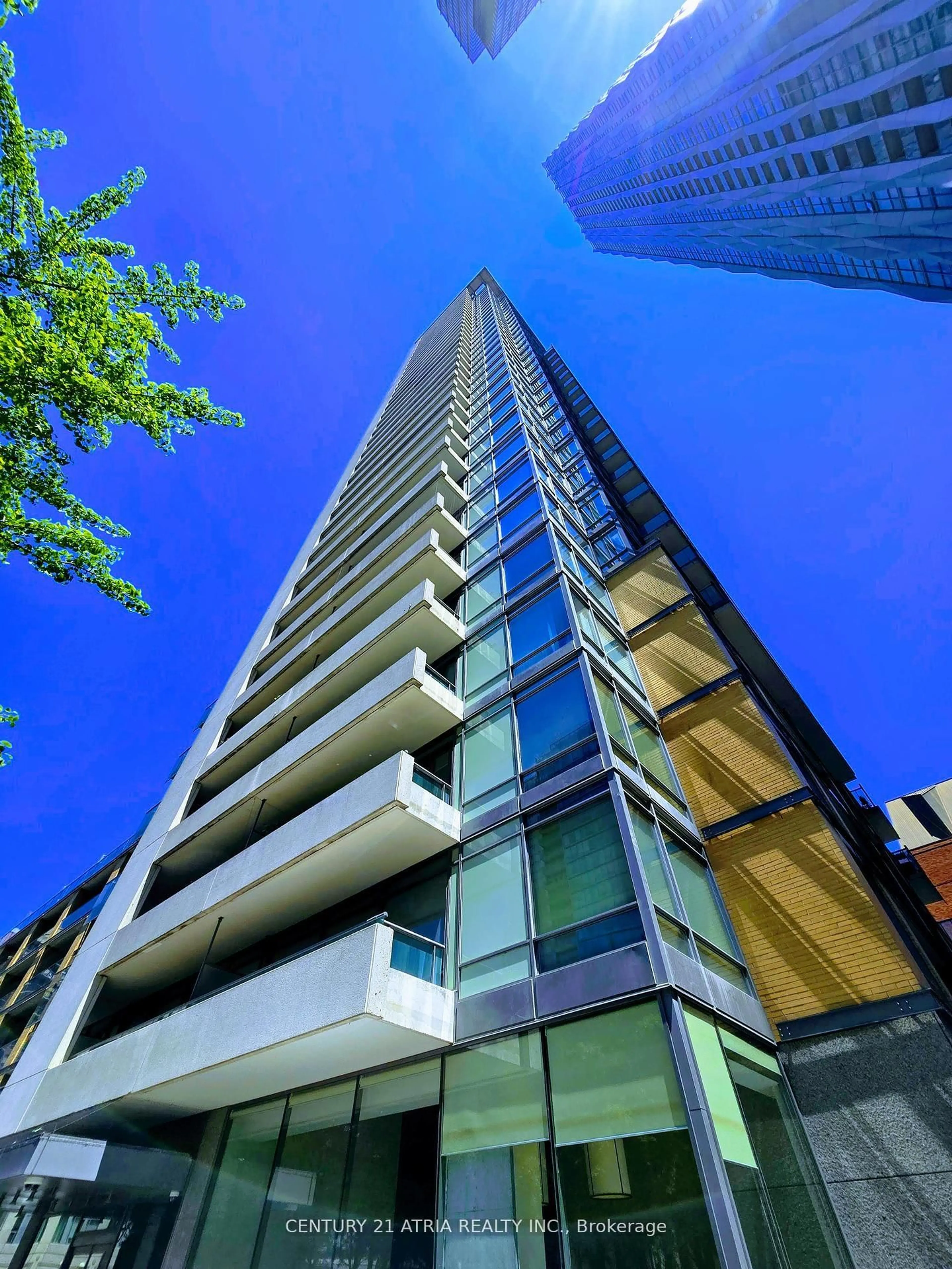 A pic from outside/outdoor area/front of a property/back of a property/a pic from drone, building for 18 Yorkville Ave #3103, Toronto Ontario M4W 3Y8