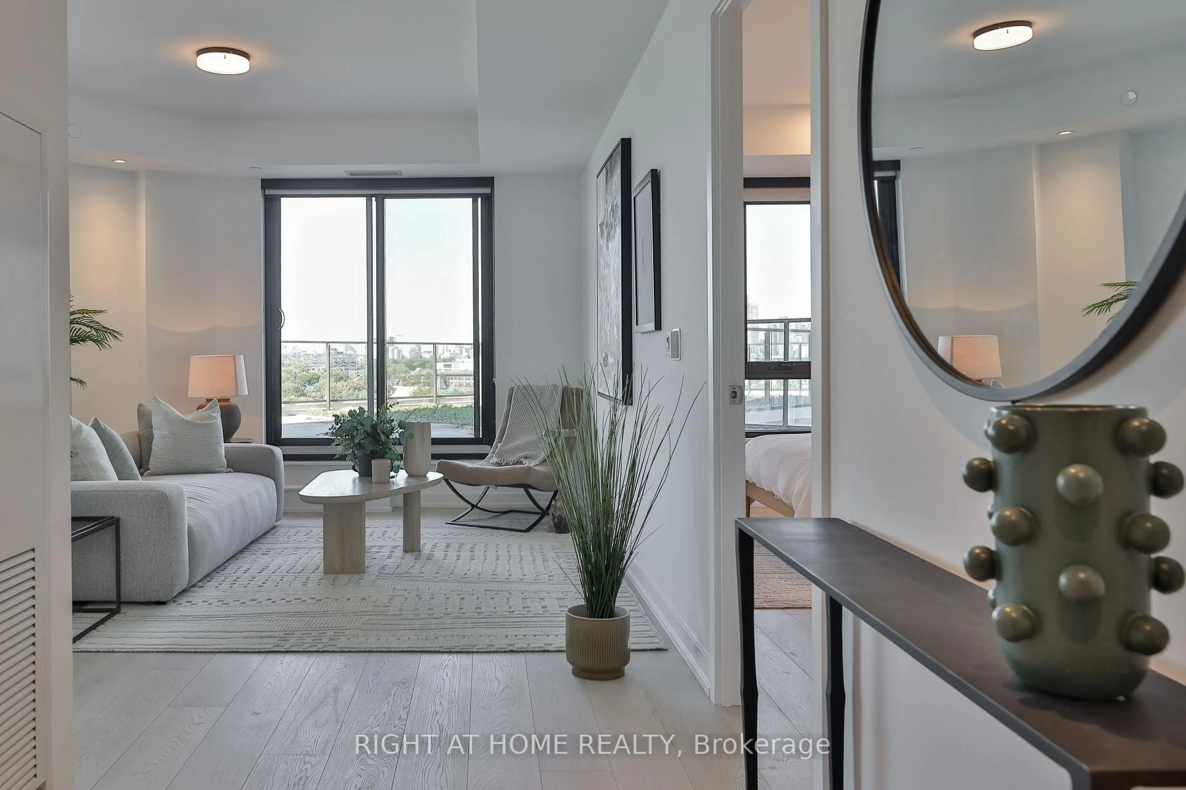 Indoor entryway for 200 Sudbury St #906, Toronto Ontario M6J 0H1